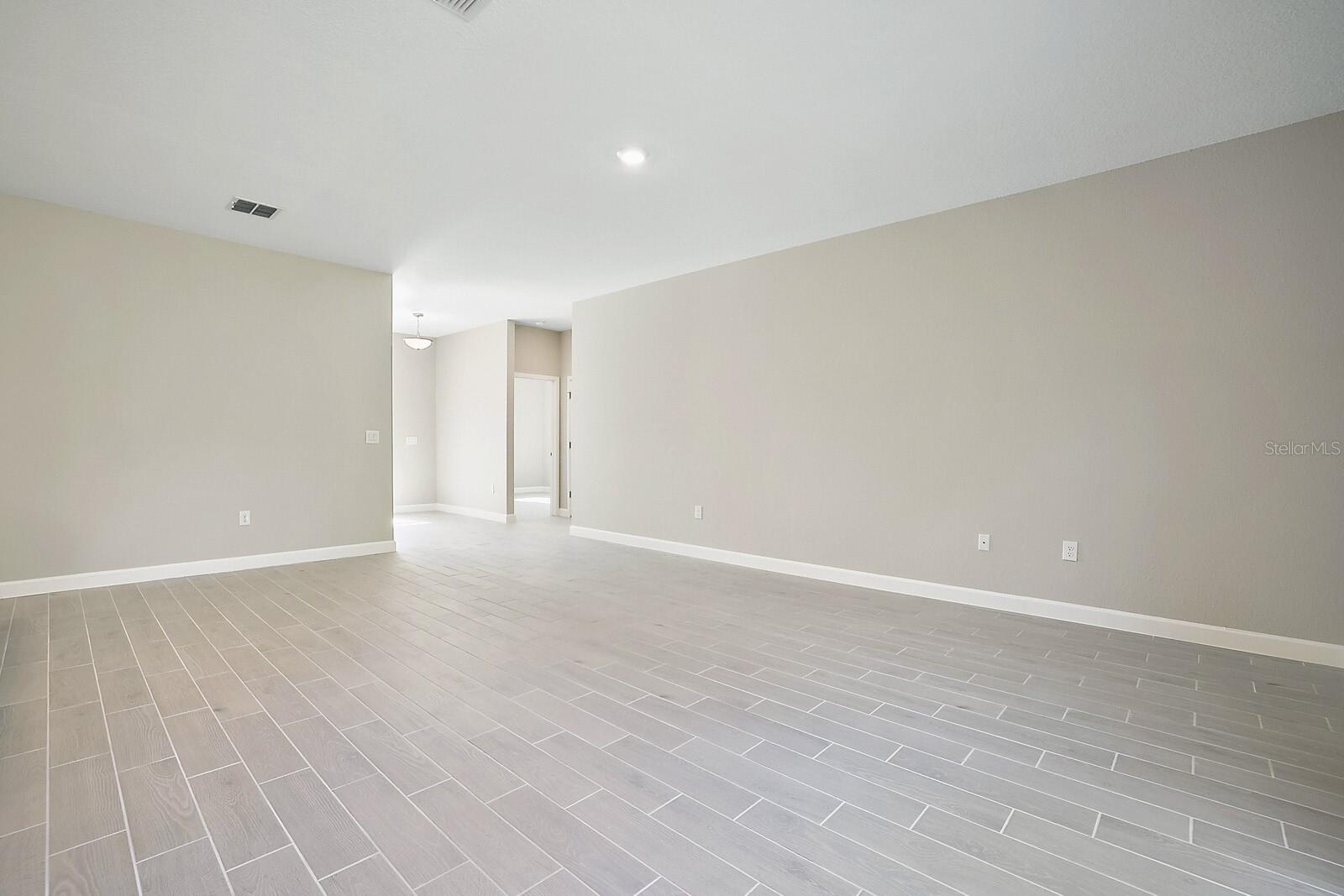 Listing photo id 7 for 8401 Inca Way