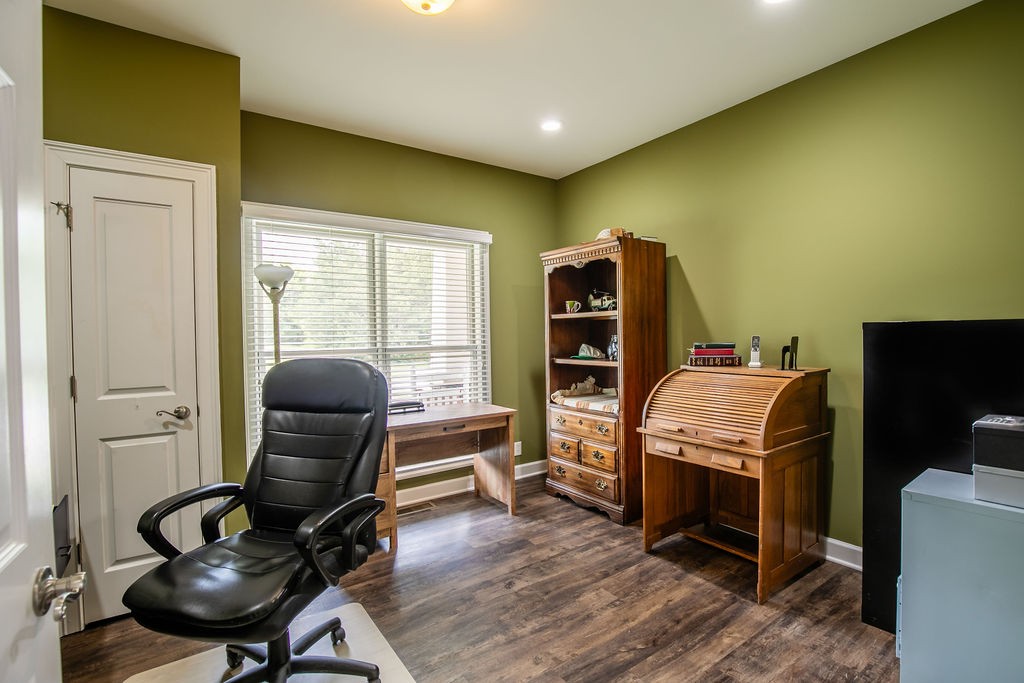 Image 22 of 58 For 9693 90th Street