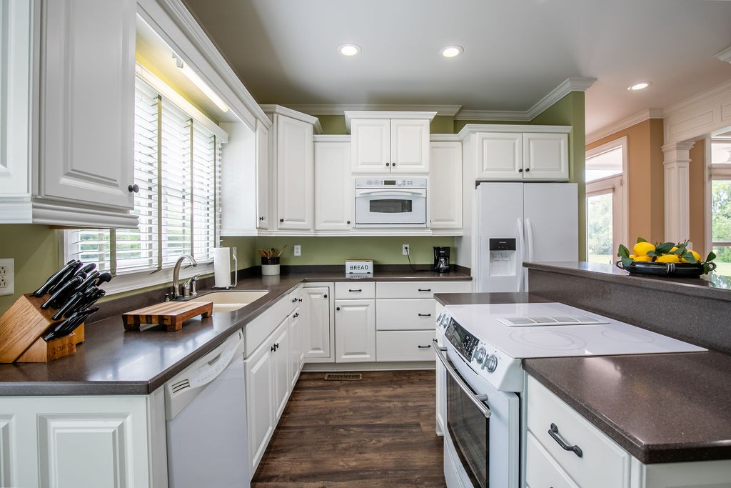 Image 34 of 58 For 9693 90th Street
