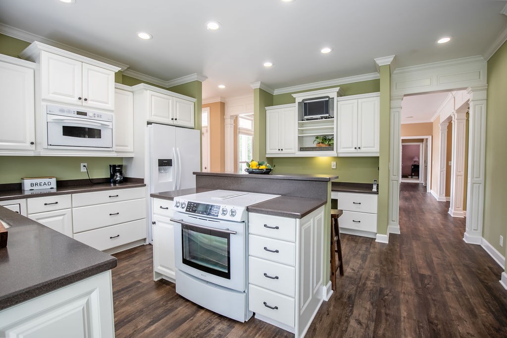 Image 35 of 58 For 9693 90th Street