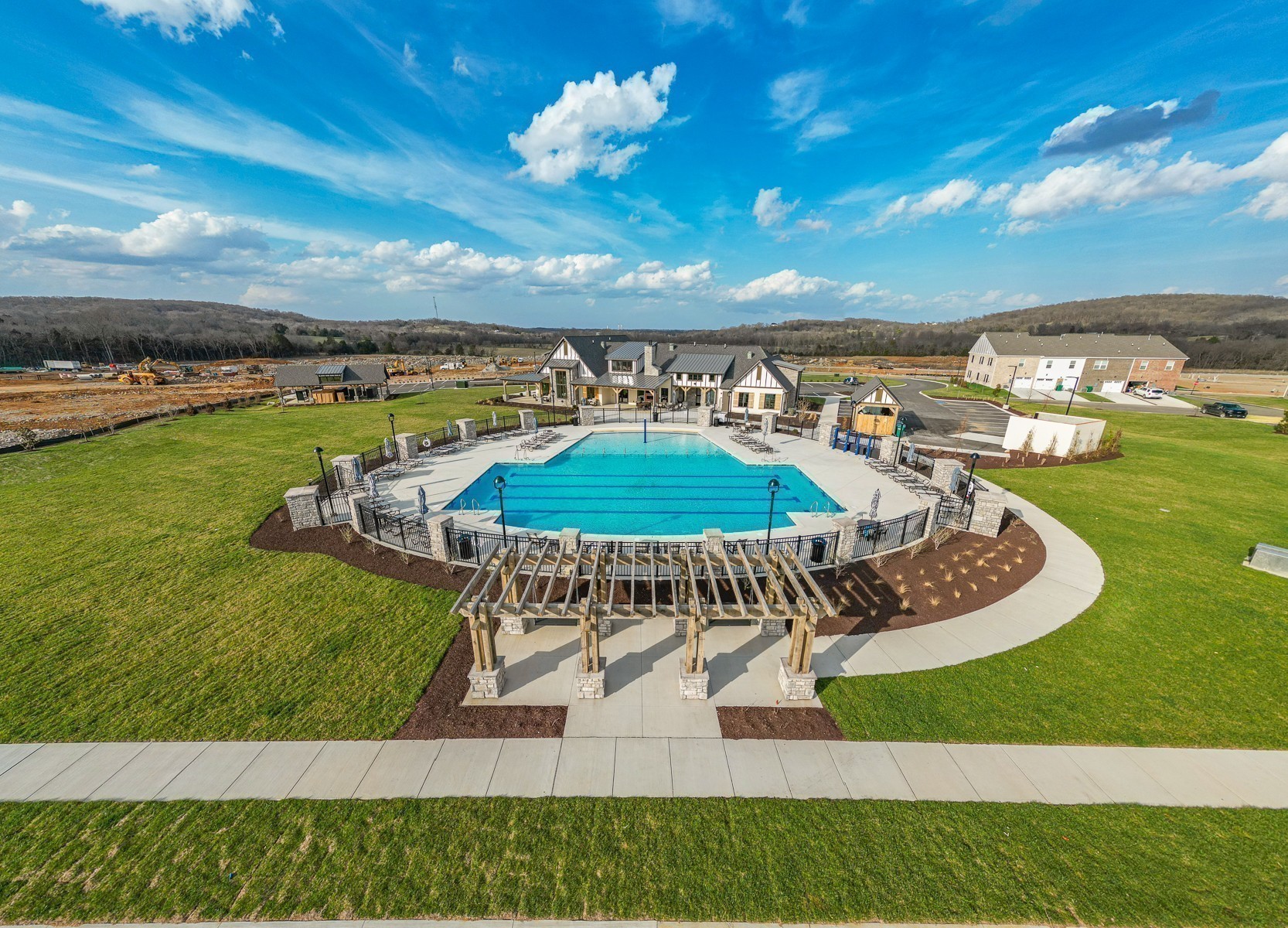 Image 10 of 51 For 21570 Raintree Street