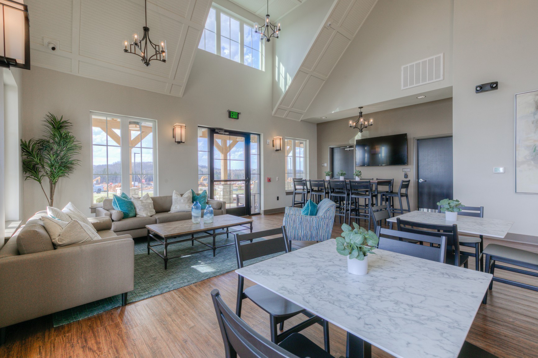 Image 17 of 51 For 21570 Raintree Street