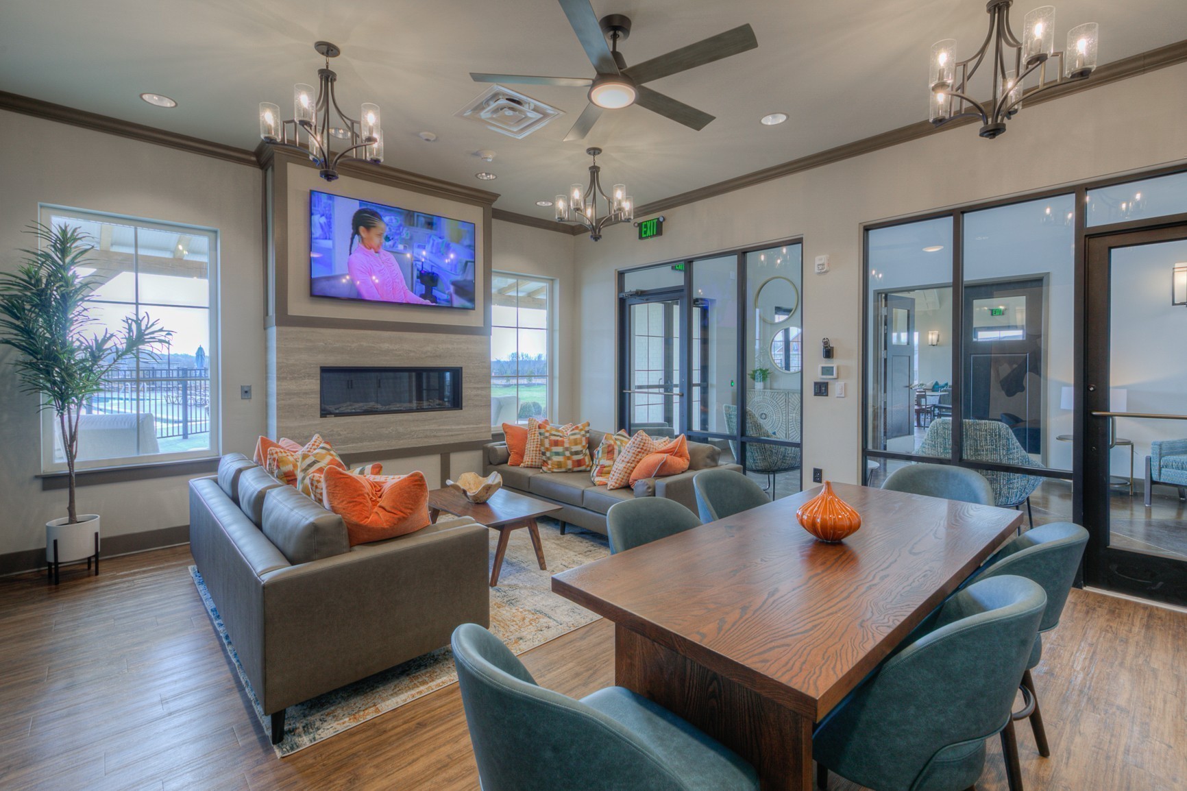 Image 22 of 51 For 21570 Raintree Street