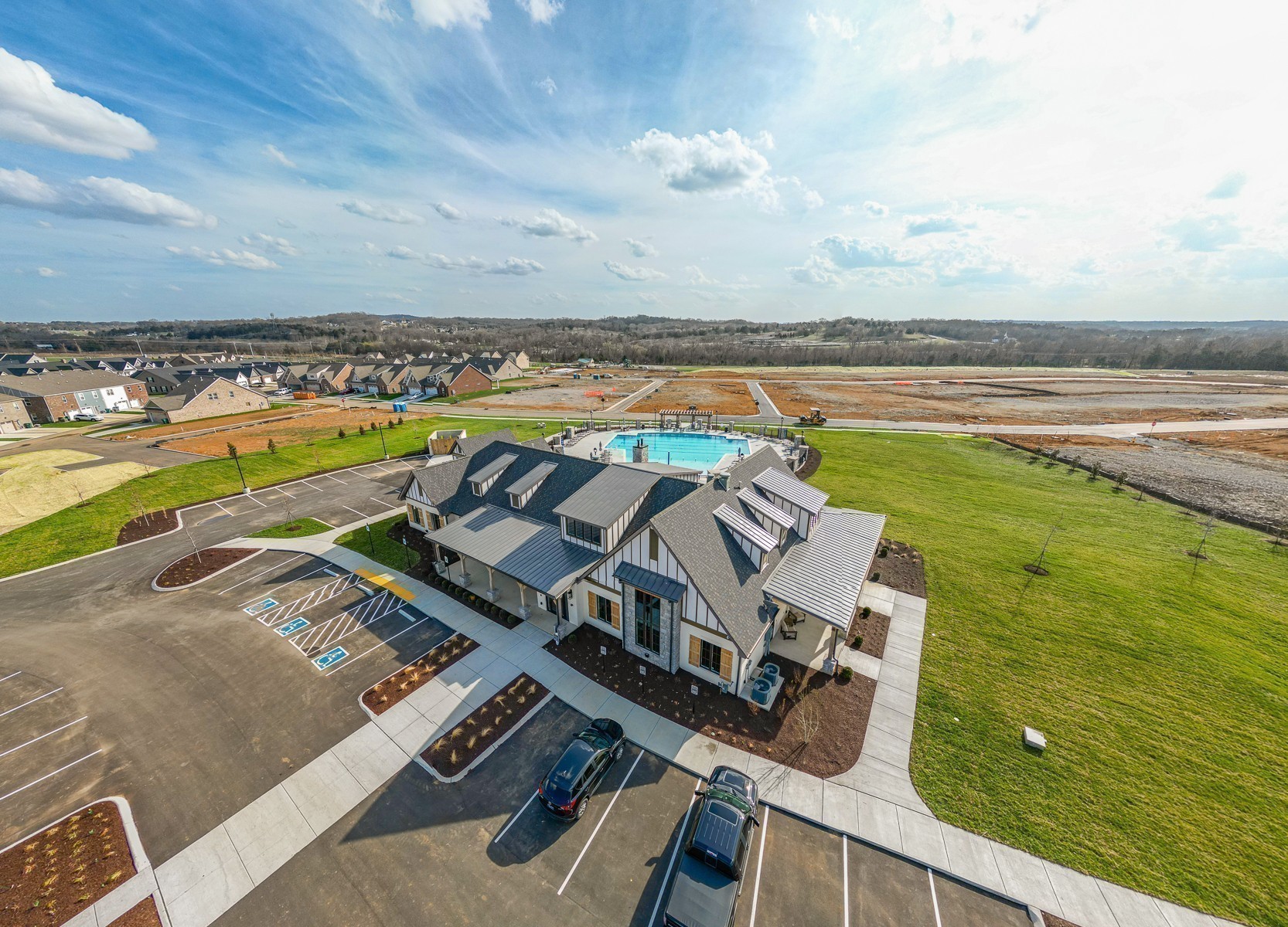 Image 9 of 51 For 21570 Raintree Street
