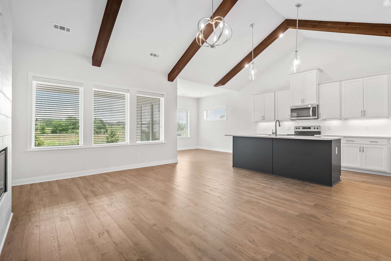 Listing photo id 11 for 6864 Ottas Court