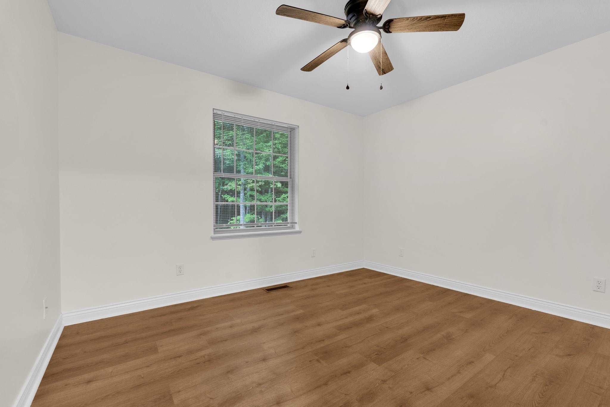 Image 10 of 17 For 299 Oak Lane Drive