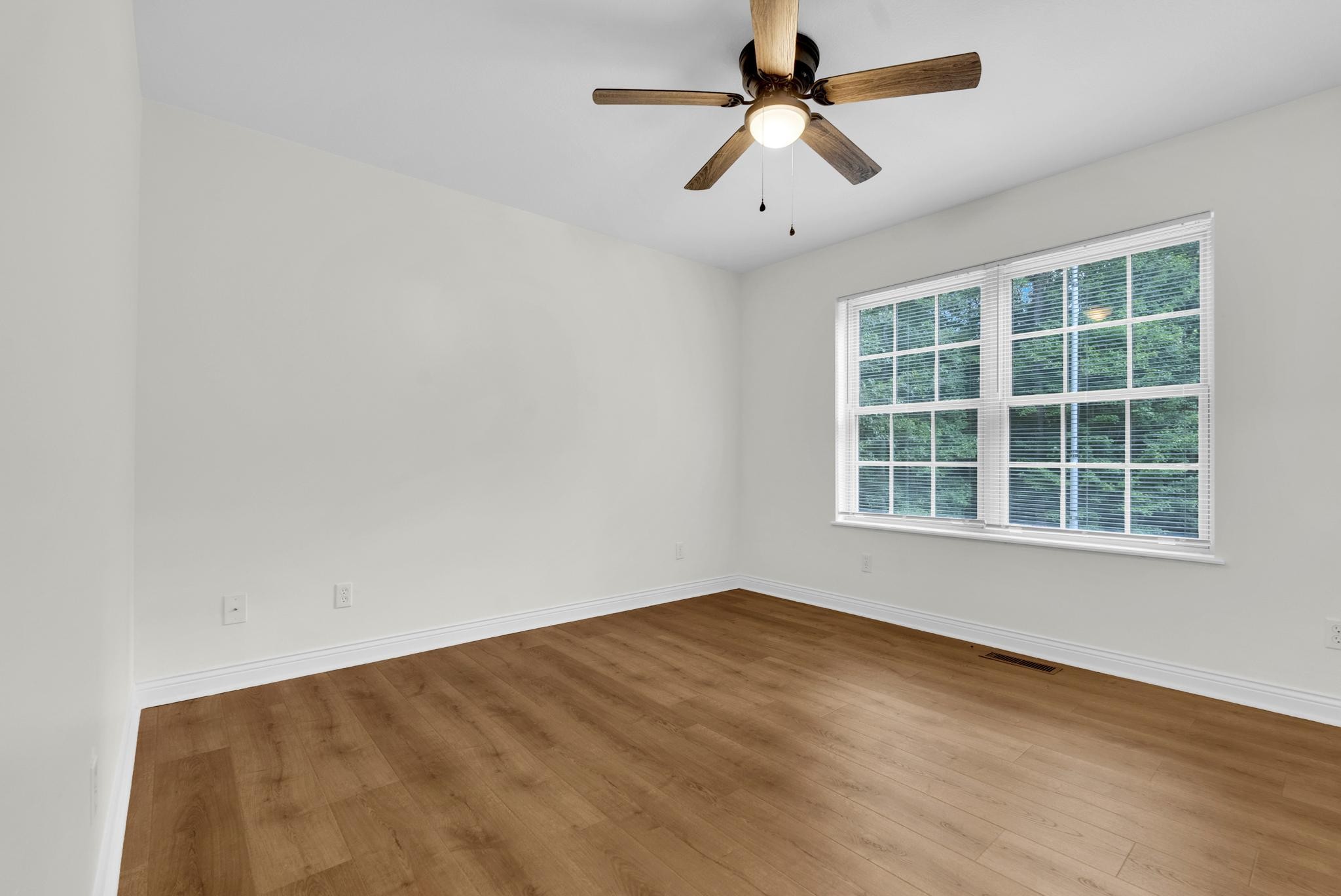 Image 15 of 17 For 299 Oak Lane Drive