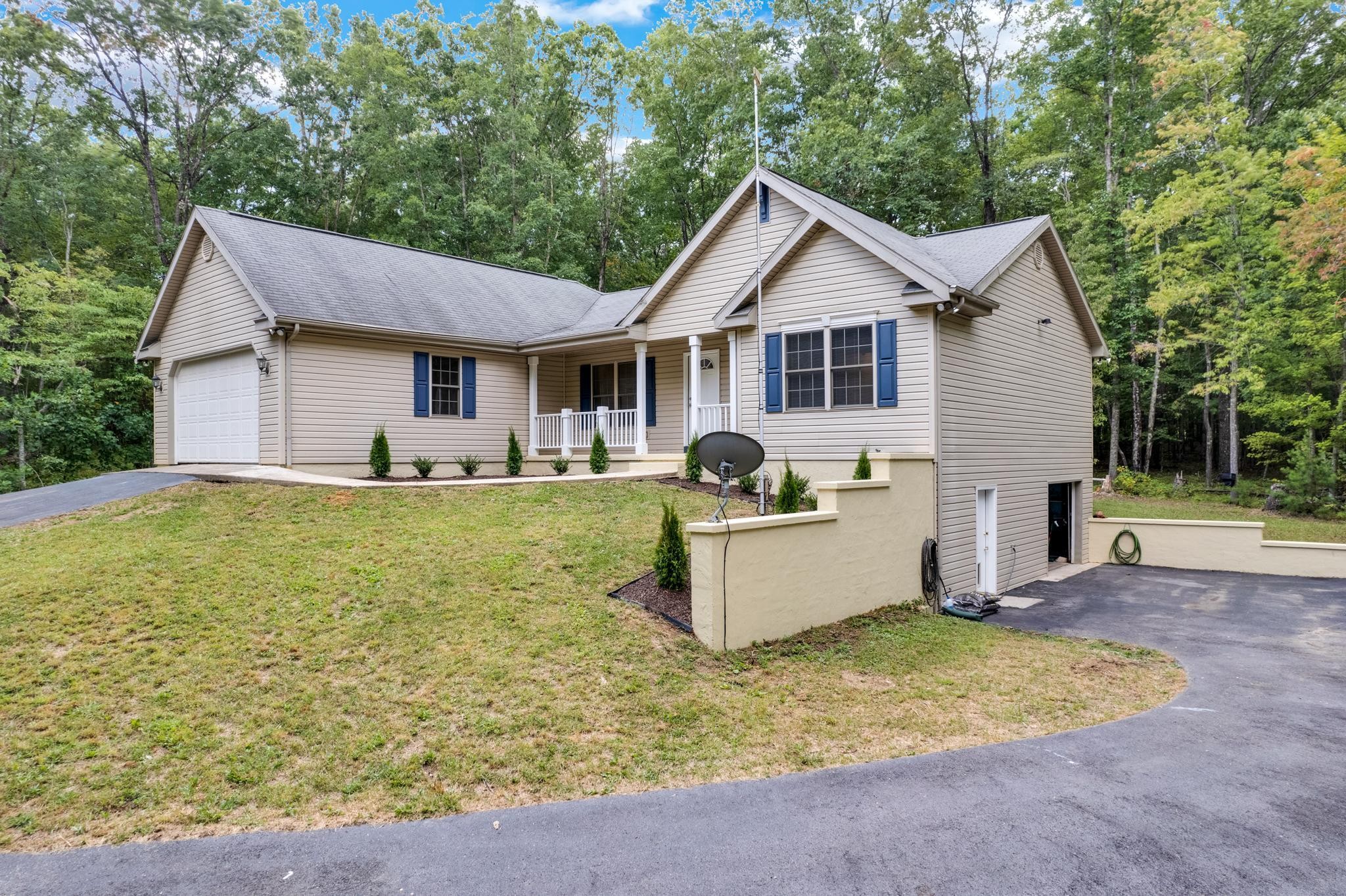 Image 3 of 17 For 299 Oak Lane Drive