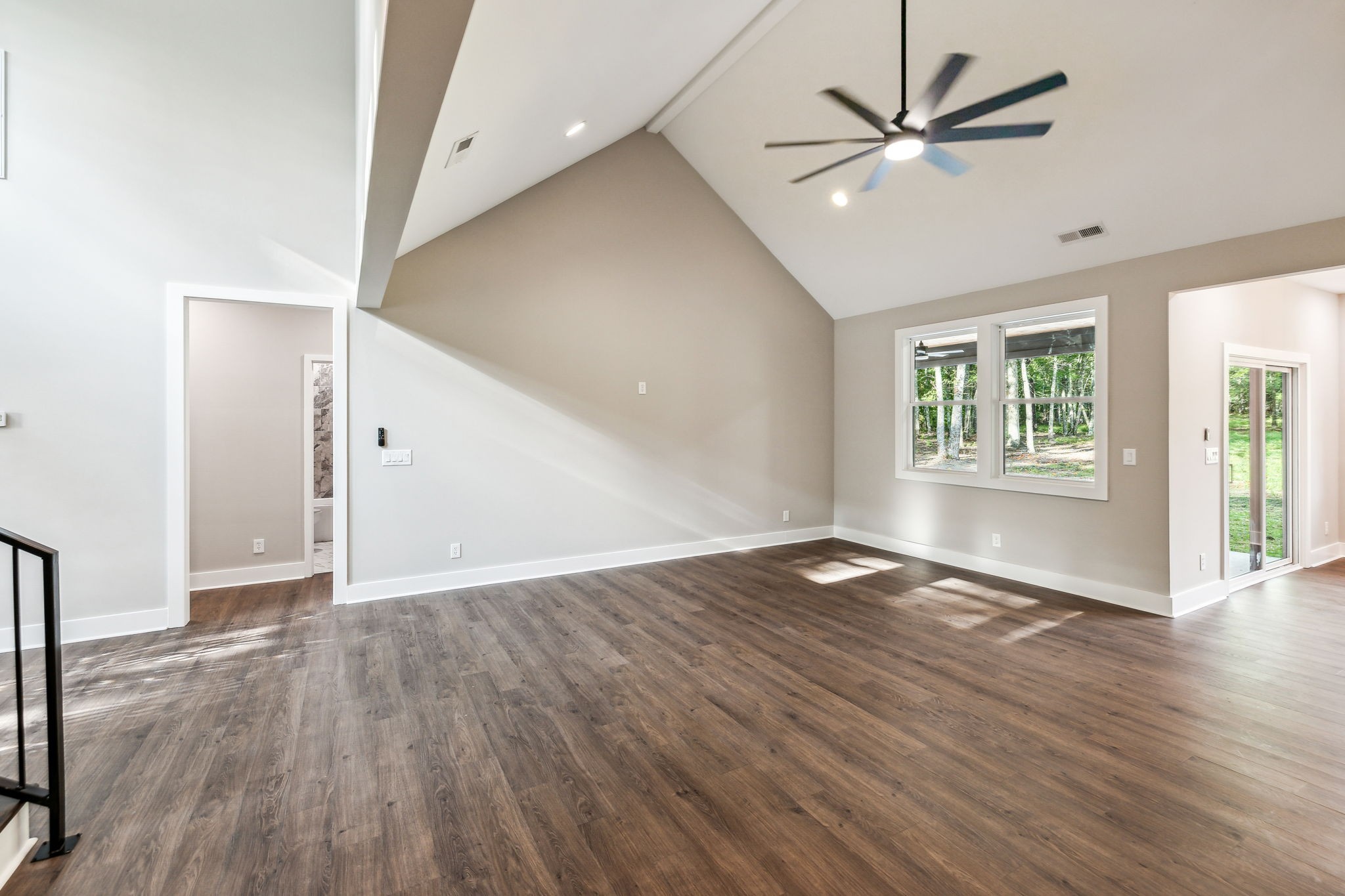 Image 20 of 21 For 10173 Suncoast Boulevard 49
