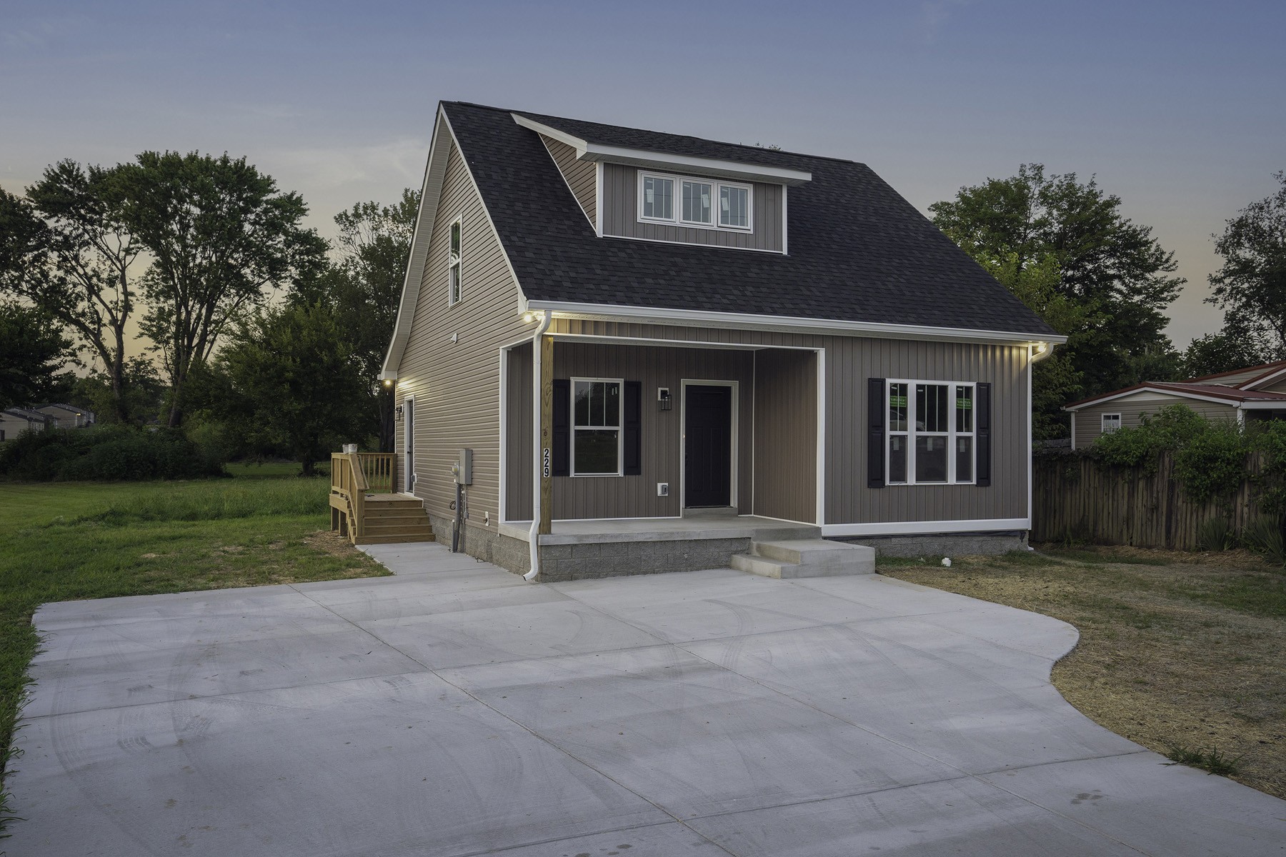 Listing photo id 0 for 7455 97th Terrace Road