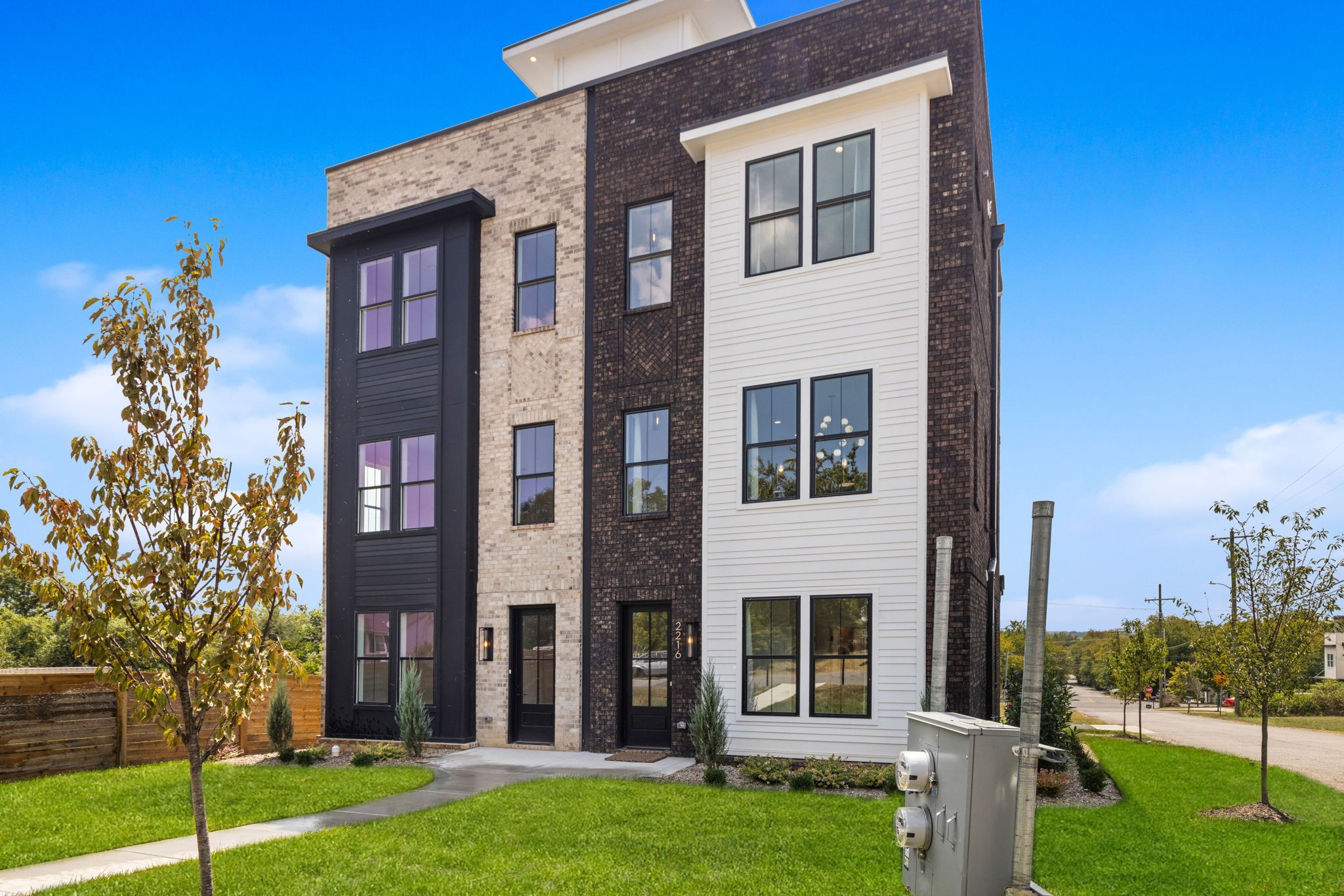 Image 8 of 41 For 305 1st Avenue