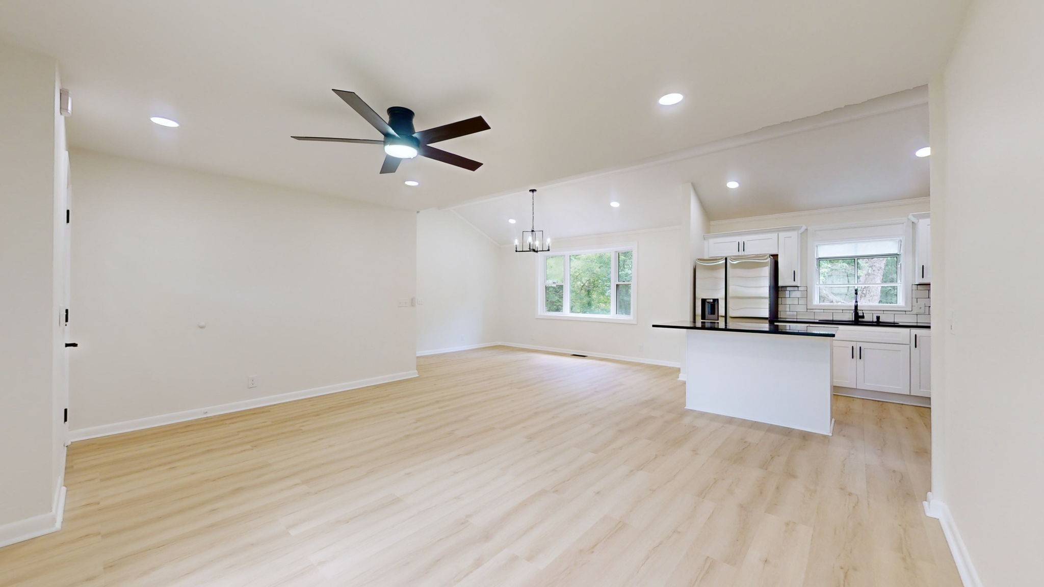 Image 10 of 43 For 4237 Chambers Street