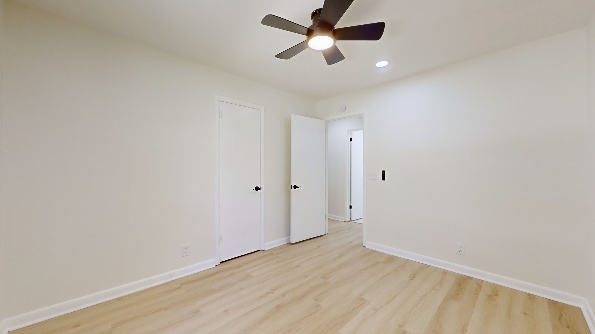 Image 17 of 43 For 4237 Chambers Street