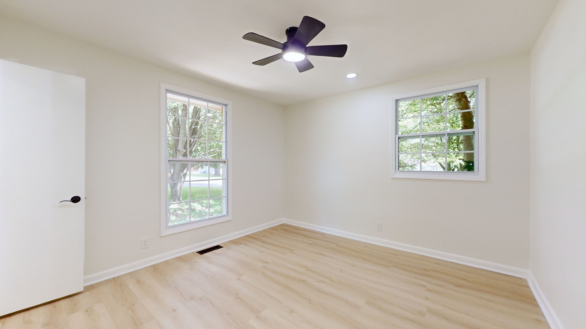 Image 7 of 43 For 4237 Chambers Street