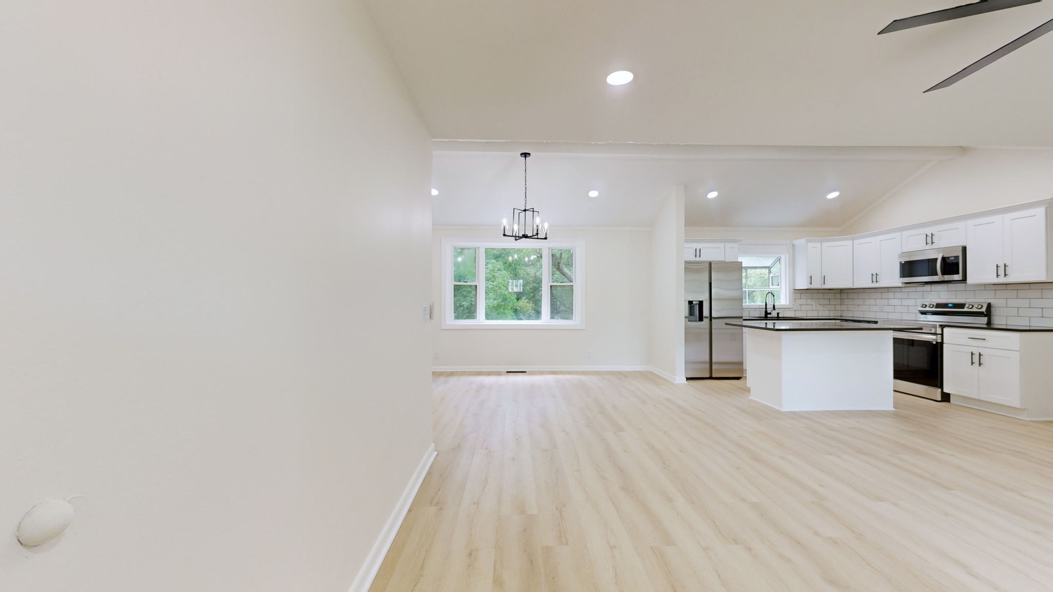 Image 8 of 43 For 4237 Chambers Street