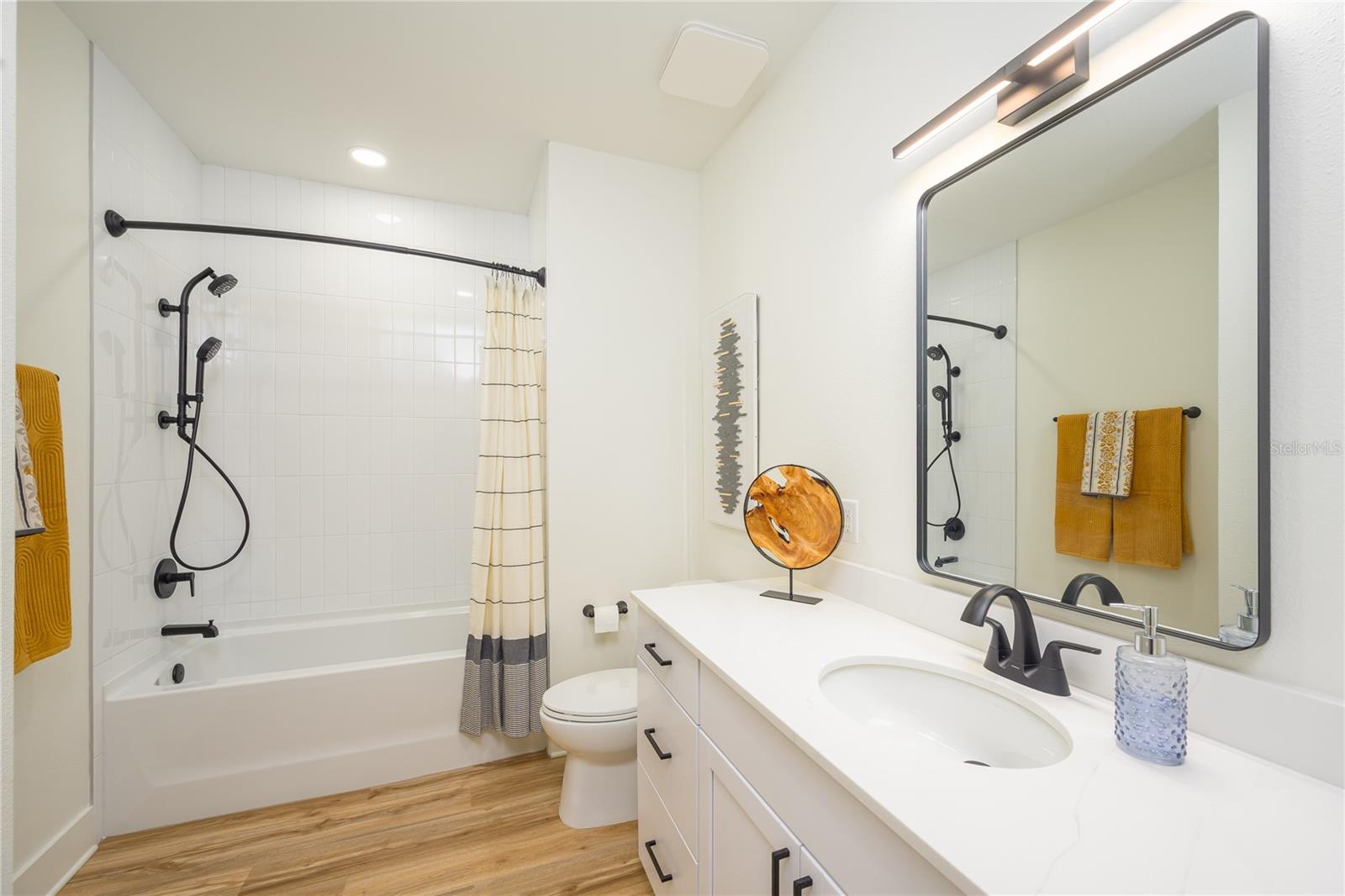 Image 24 of 33 For 415 1st Avenue 101-b