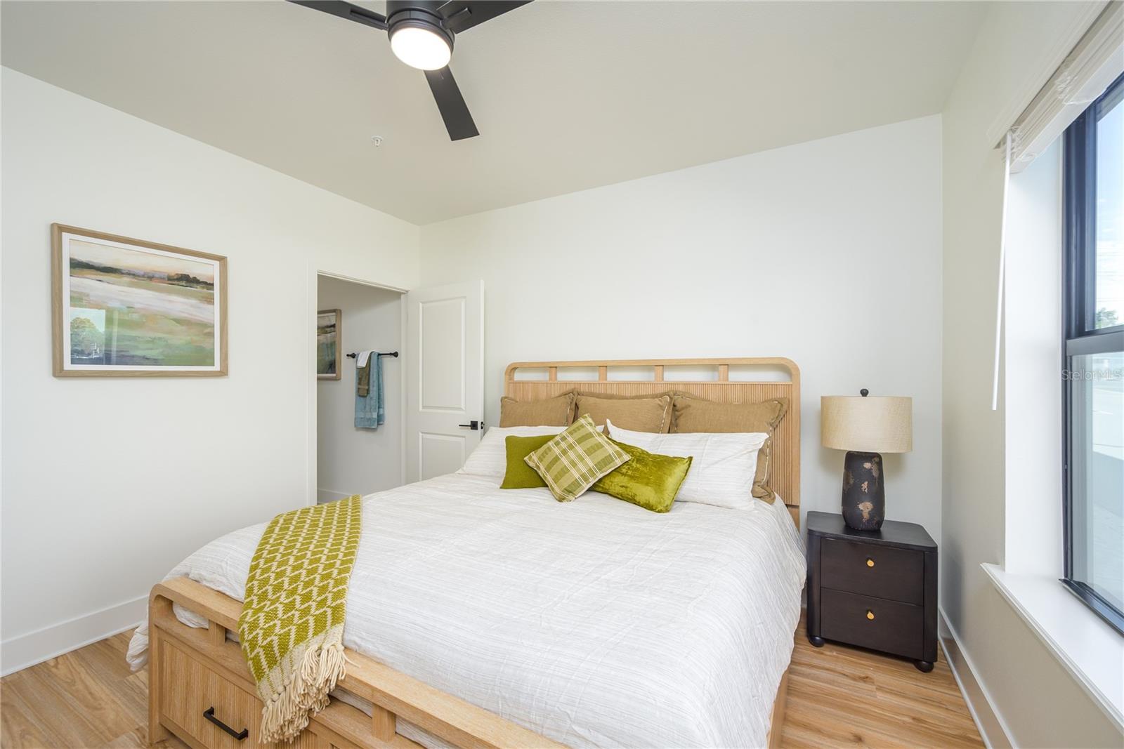 Image 27 of 33 For 415 1st Avenue 101-b