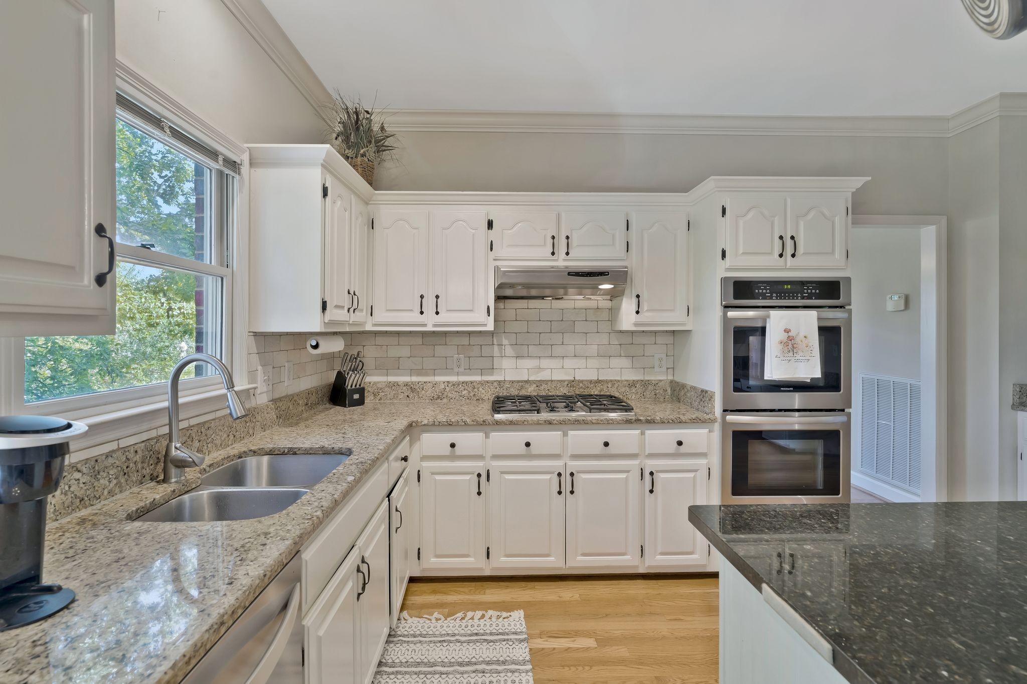 Image 3 of 8 For 2005 Columbus Avenue