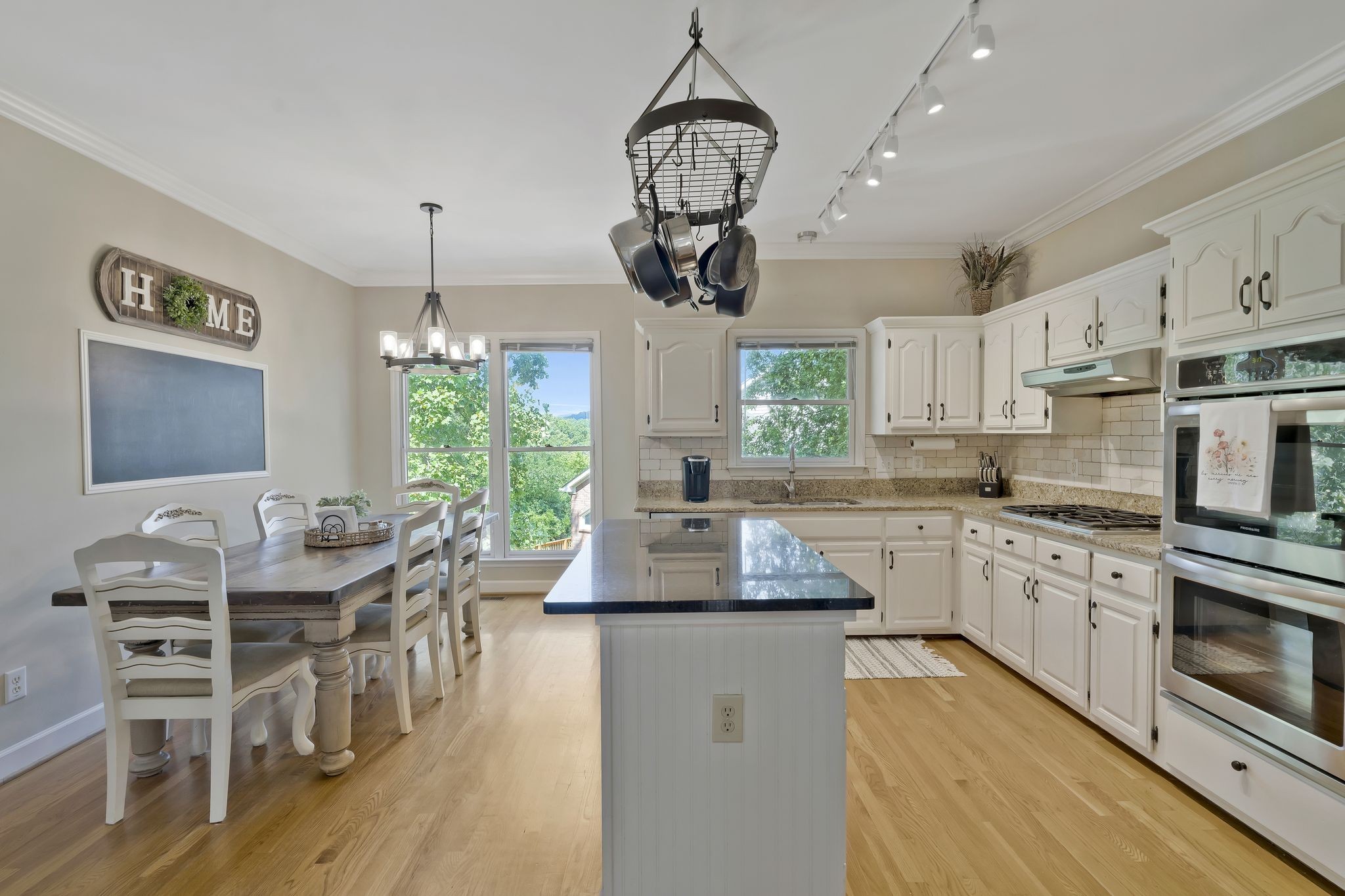 Image 4 of 8 For 2005 Columbus Avenue