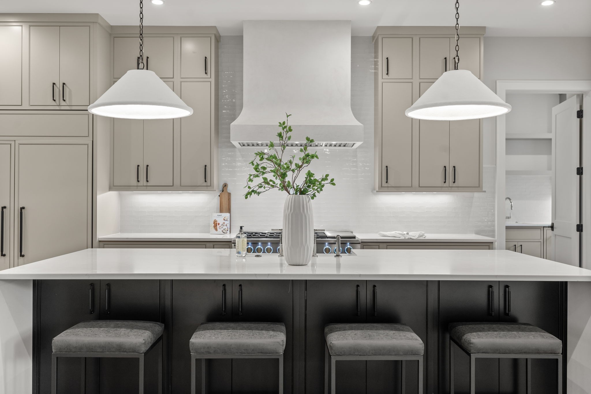 Image 11 of 55 For 811 49th Avenue