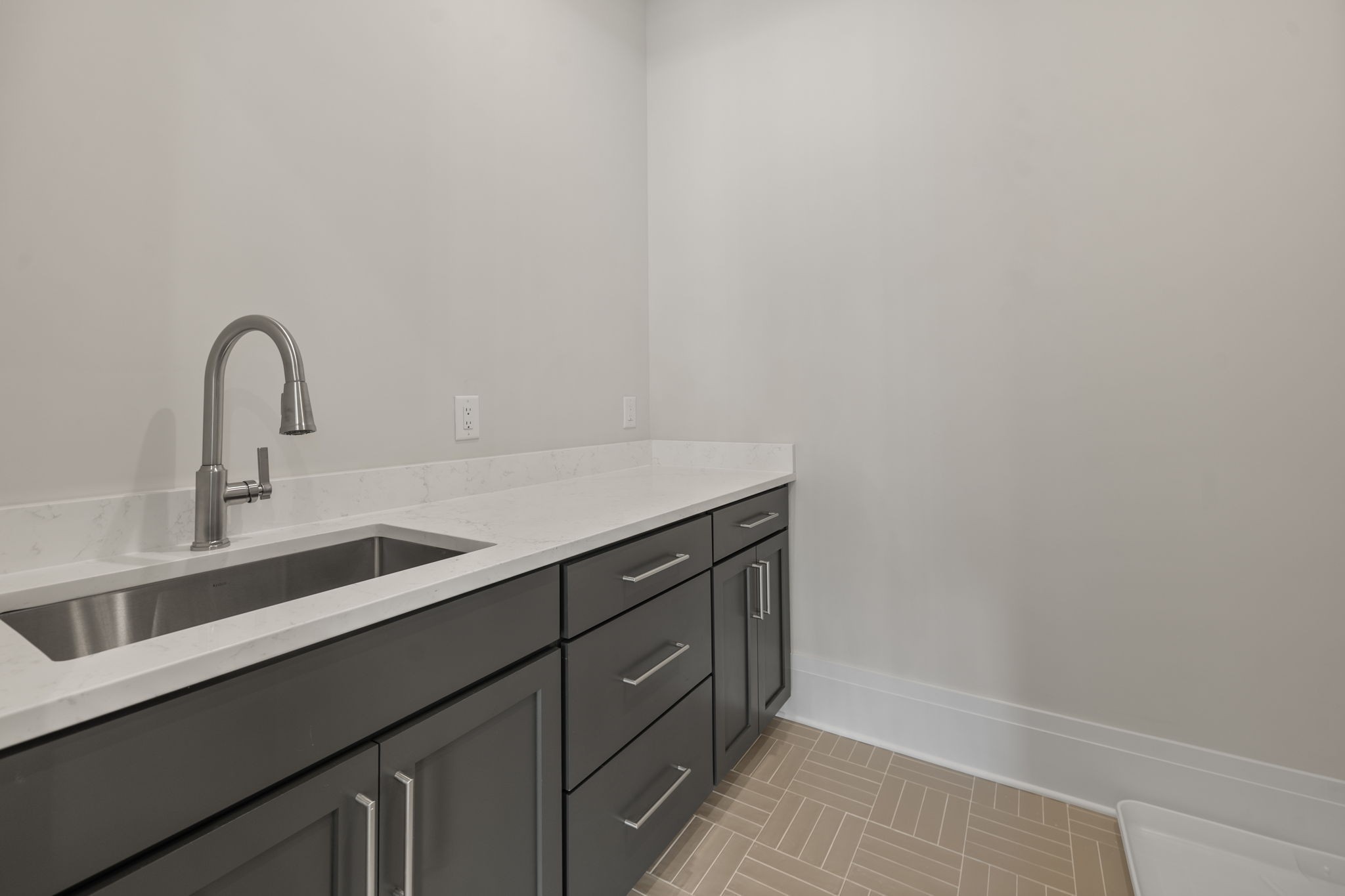 Image 40 of 55 For 811 49th Avenue