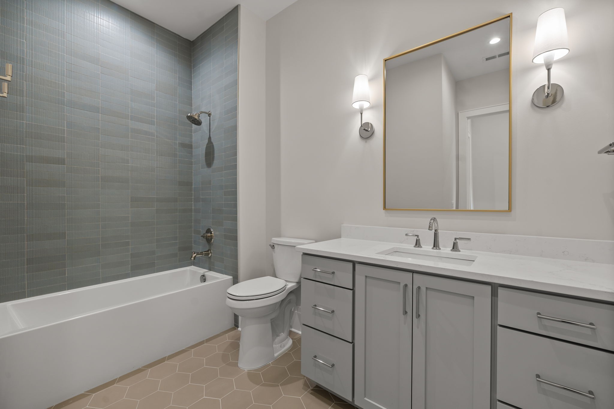 Image 43 of 55 For 811 49th Avenue