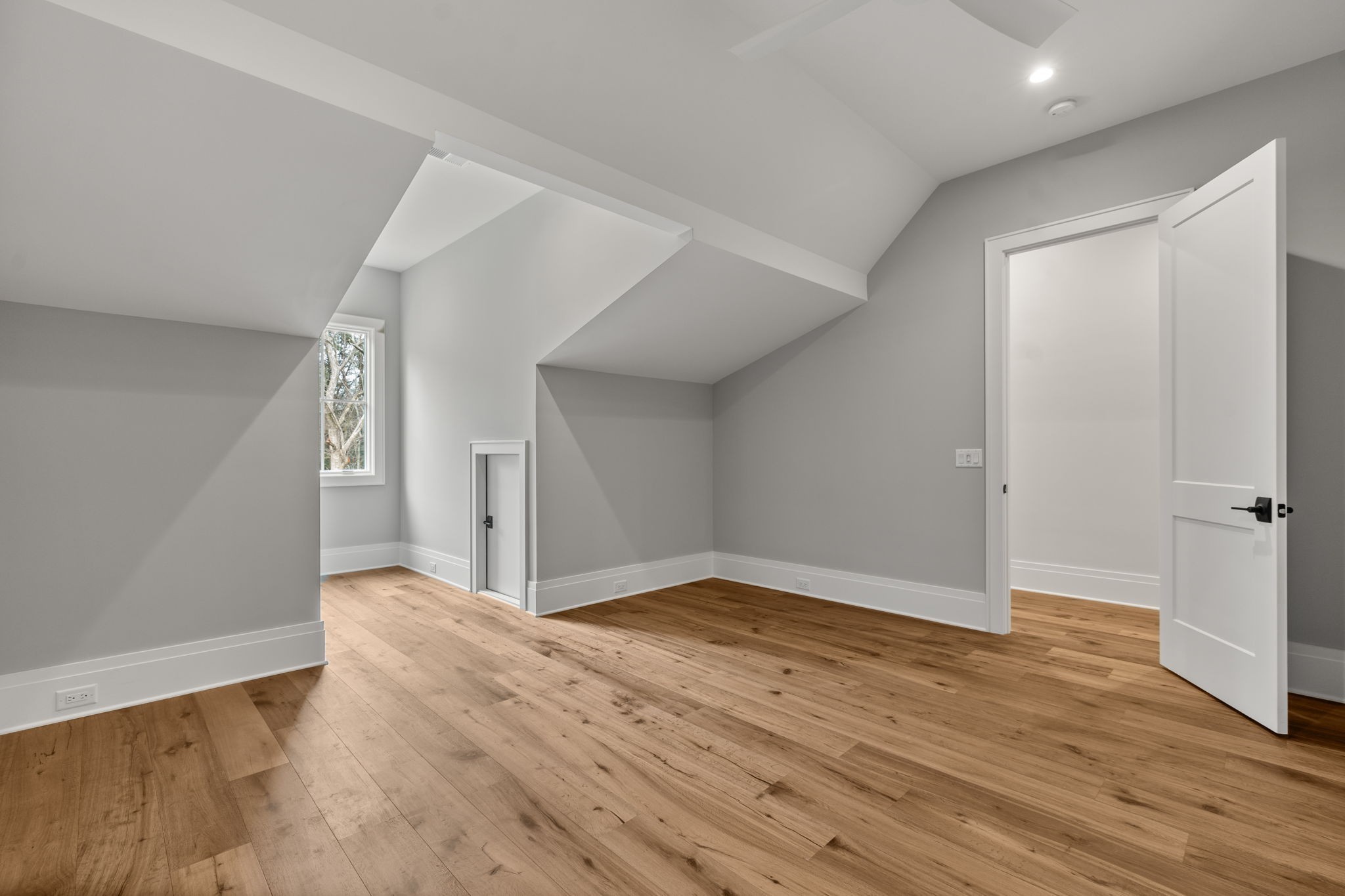 Image 44 of 55 For 811 49th Avenue