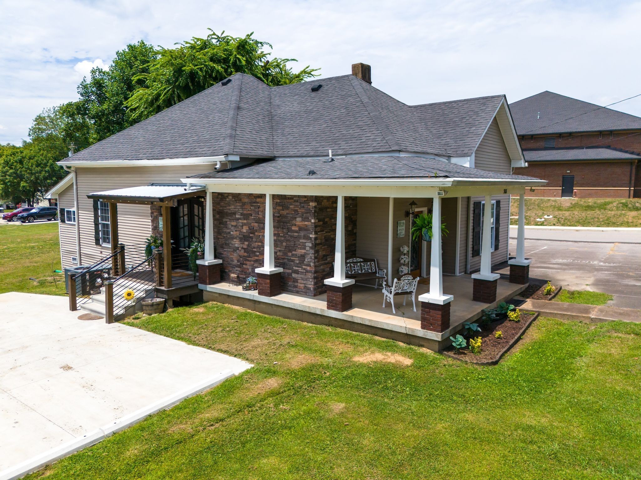 Image 10 of 38 For 930 145 Court