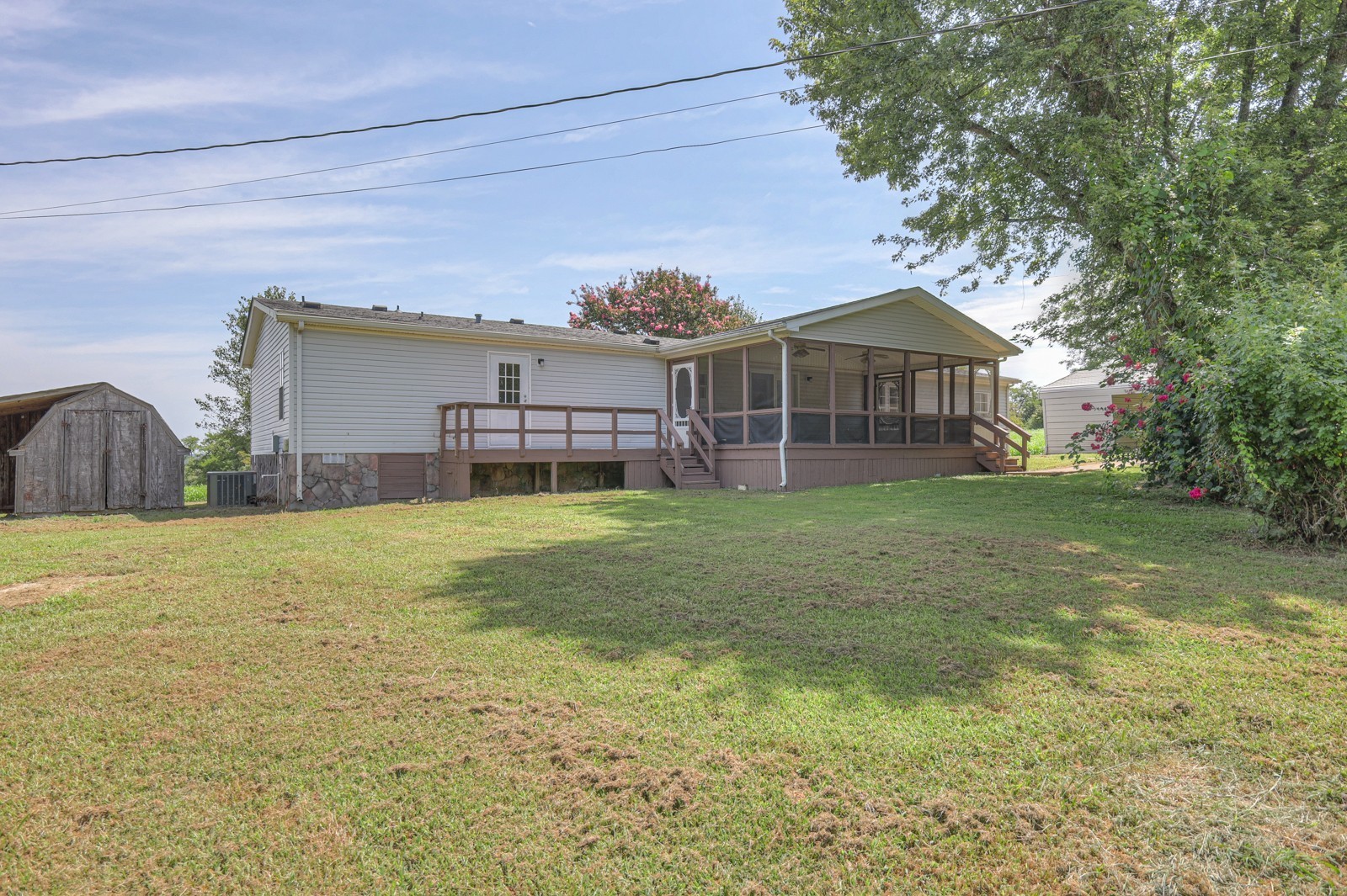 Listing photo id 11 for 10990 And 11000 Seminole Place