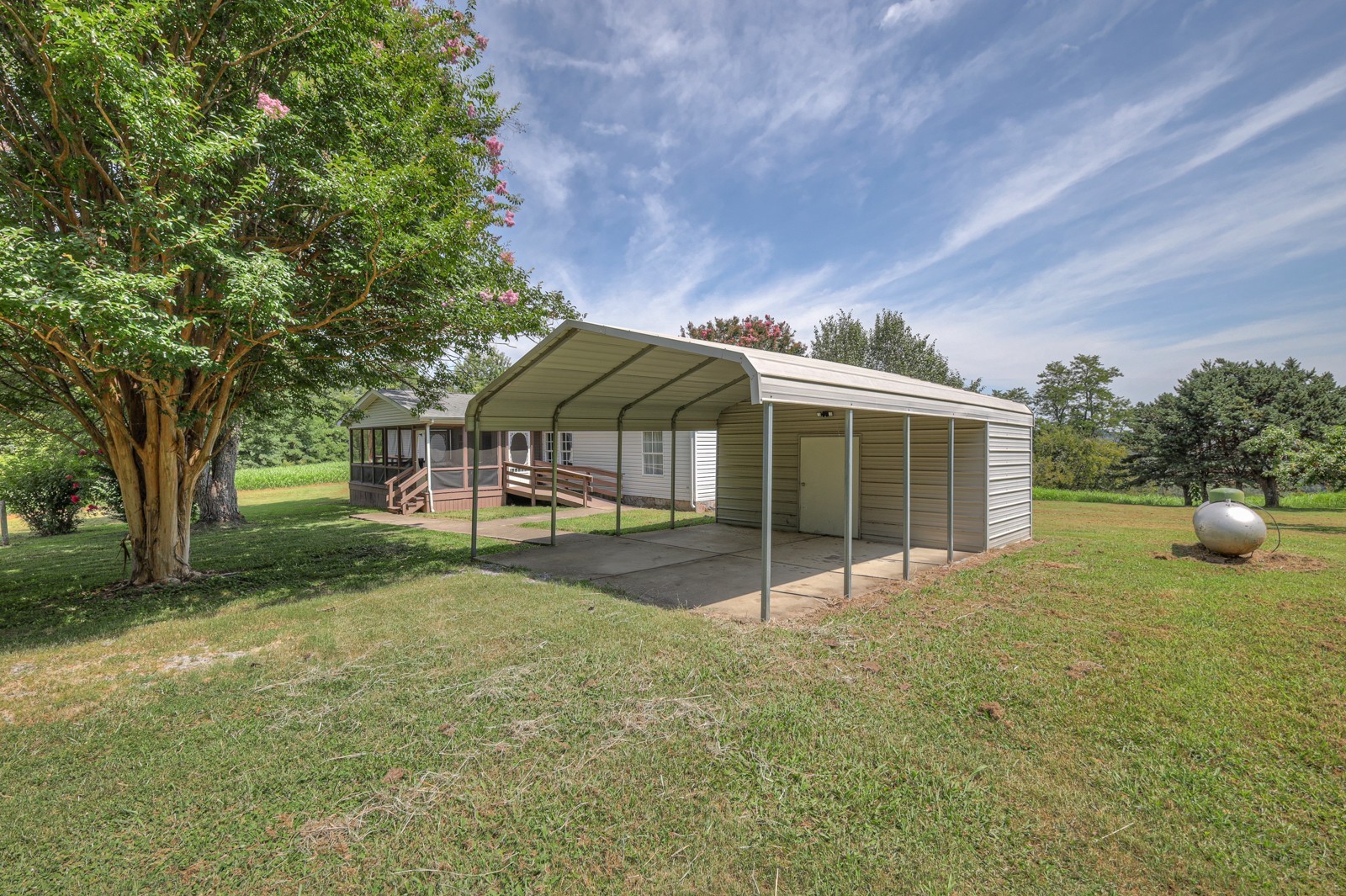 Listing photo id 12 for 10990 And 11000 Seminole Place