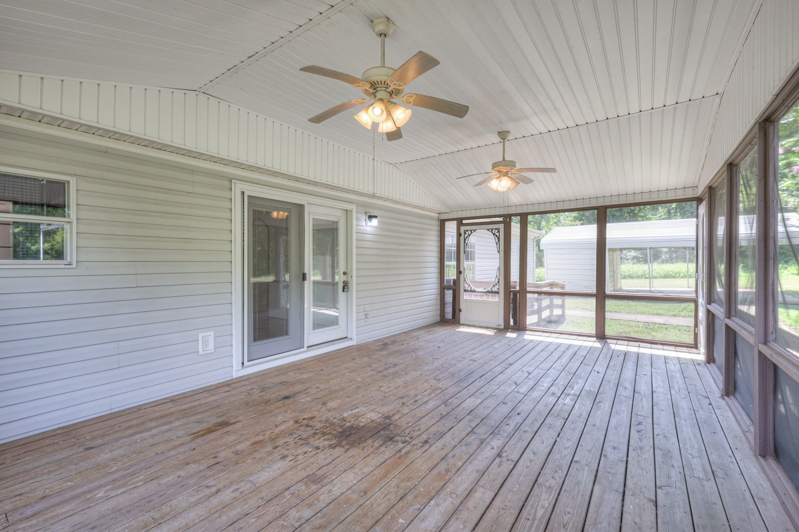 Listing photo id 26 for 10990 And 11000 Seminole Place