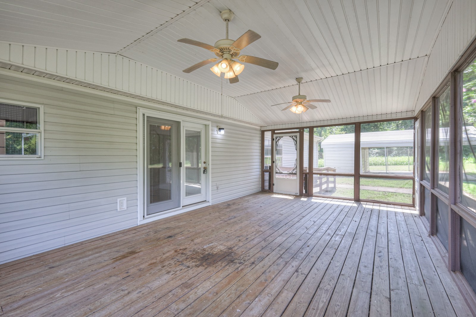 Listing photo id 27 for 10990 And 11000 Seminole Place