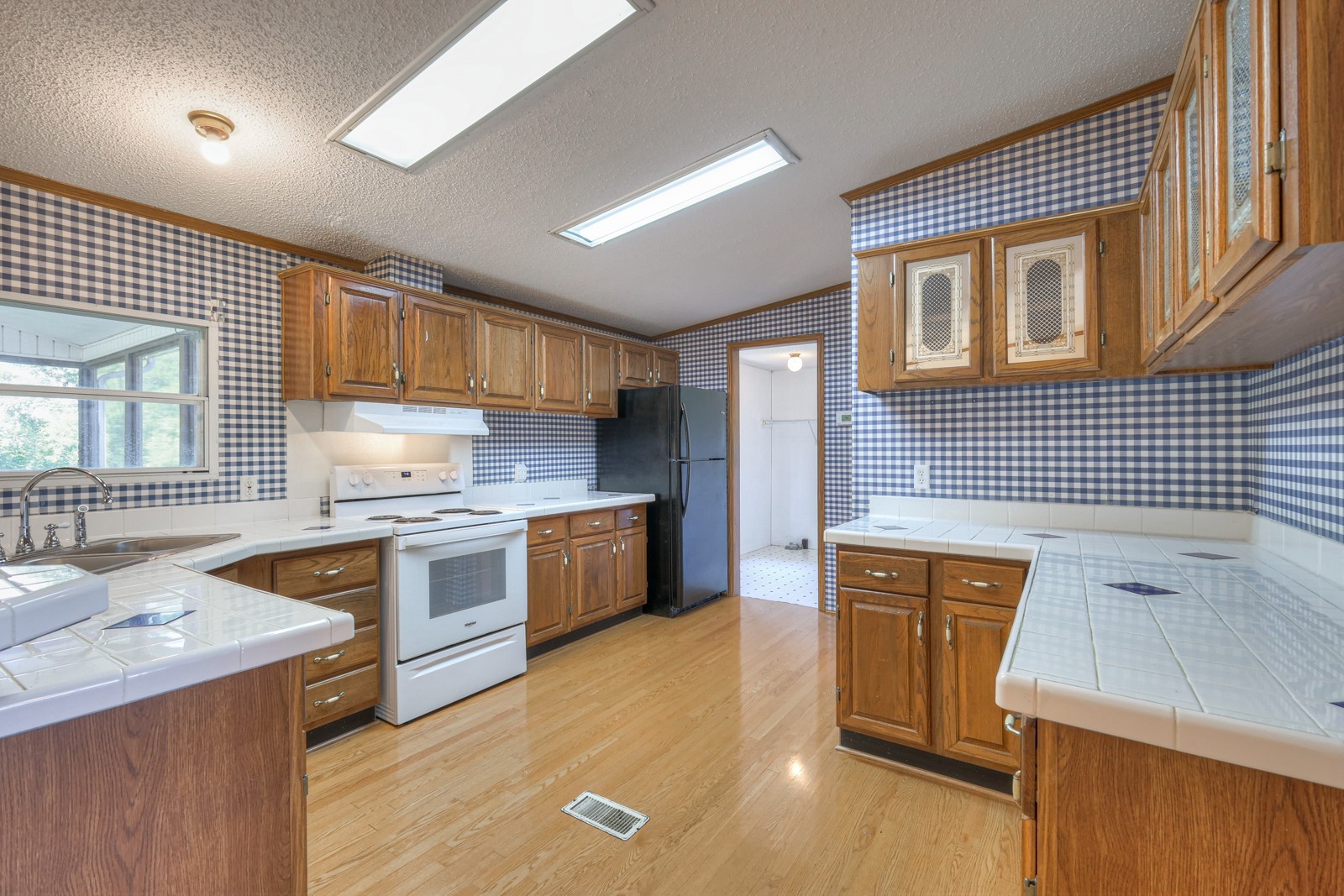 Listing photo id 1 for 10990 And 11000 Seminole Place