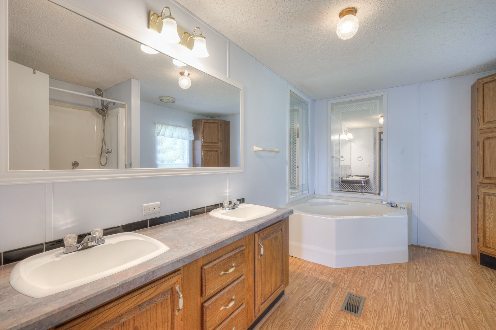 Listing photo id 39 for 10990 And 11000 Seminole Place