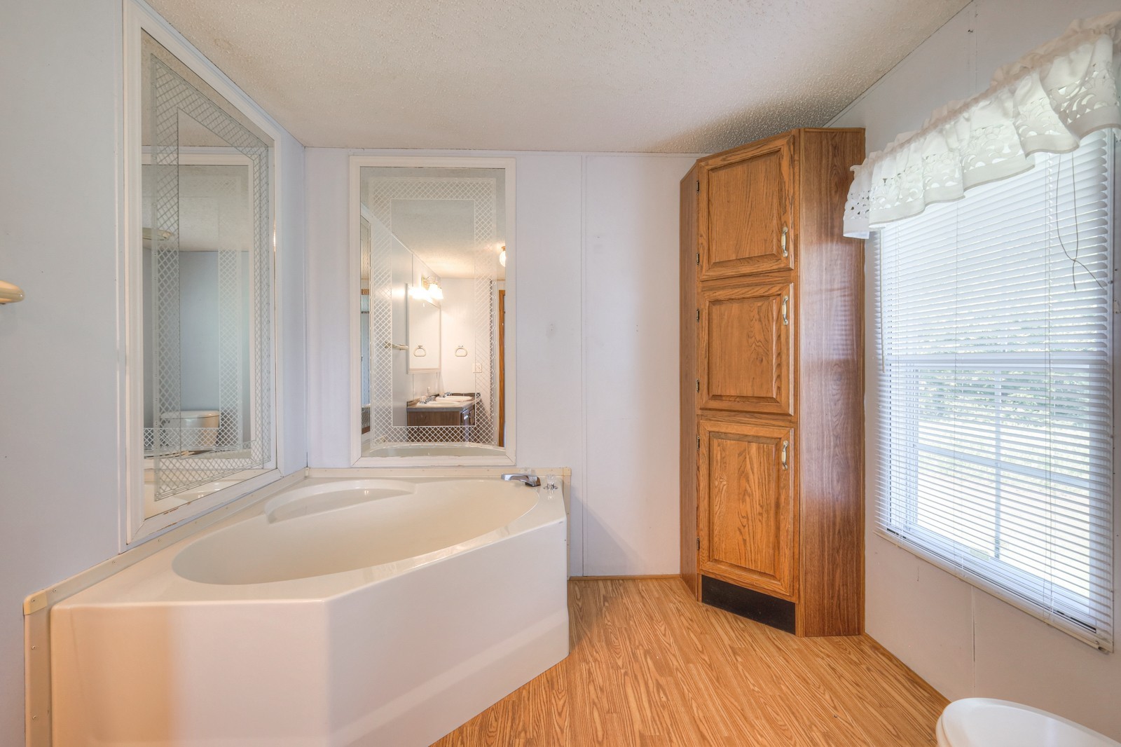 Listing photo id 40 for 10990 And 11000 Seminole Place
