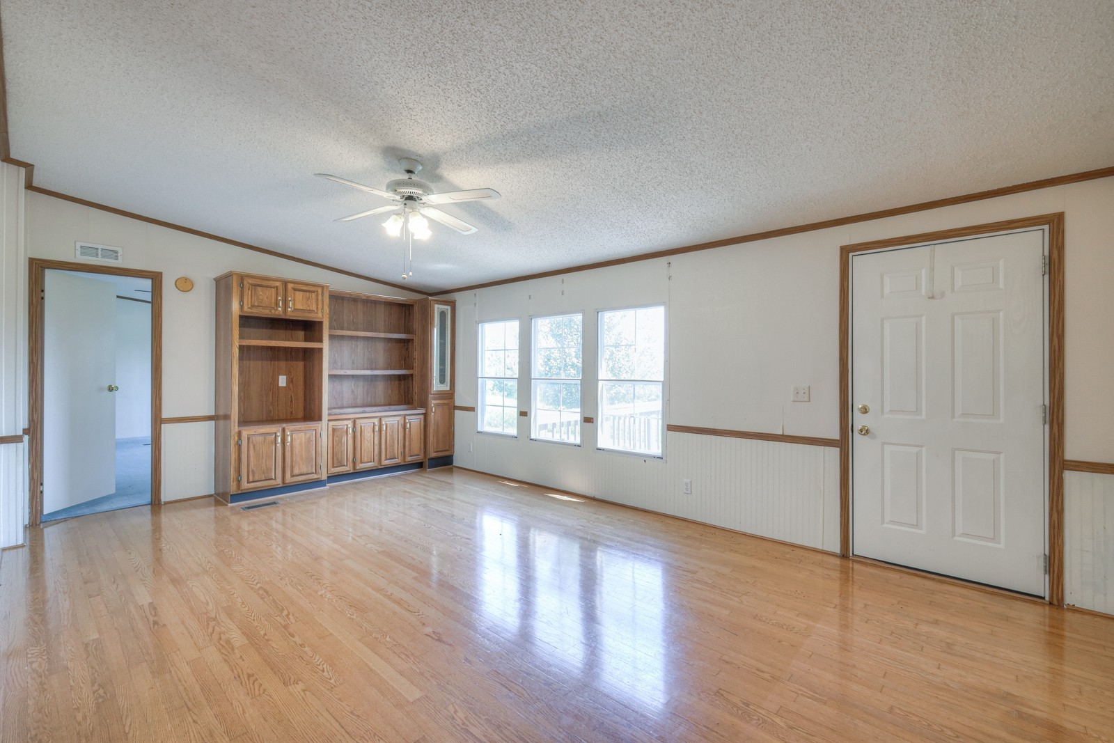 Listing photo id 3 for 10990 And 11000 Seminole Place