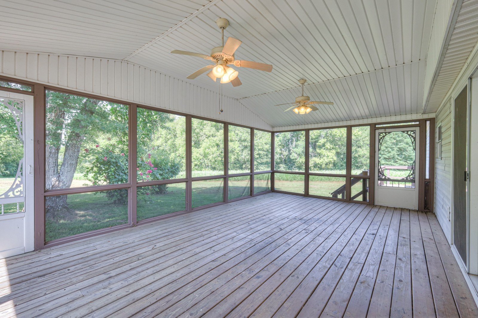Listing photo id 5 for 10990 And 11000 Seminole Place