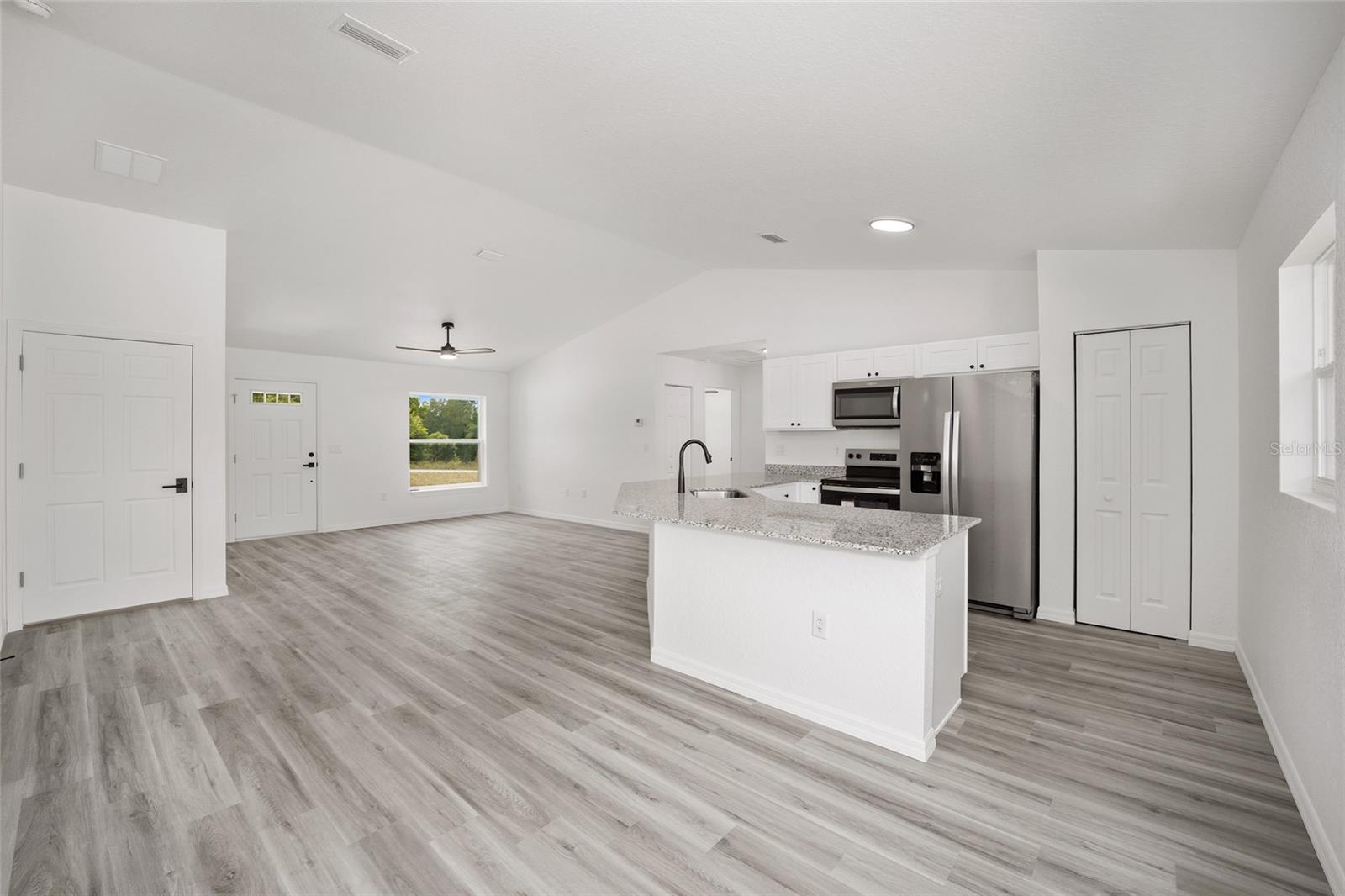 Image 10 of 34 For 24375 Foxglove Lane
