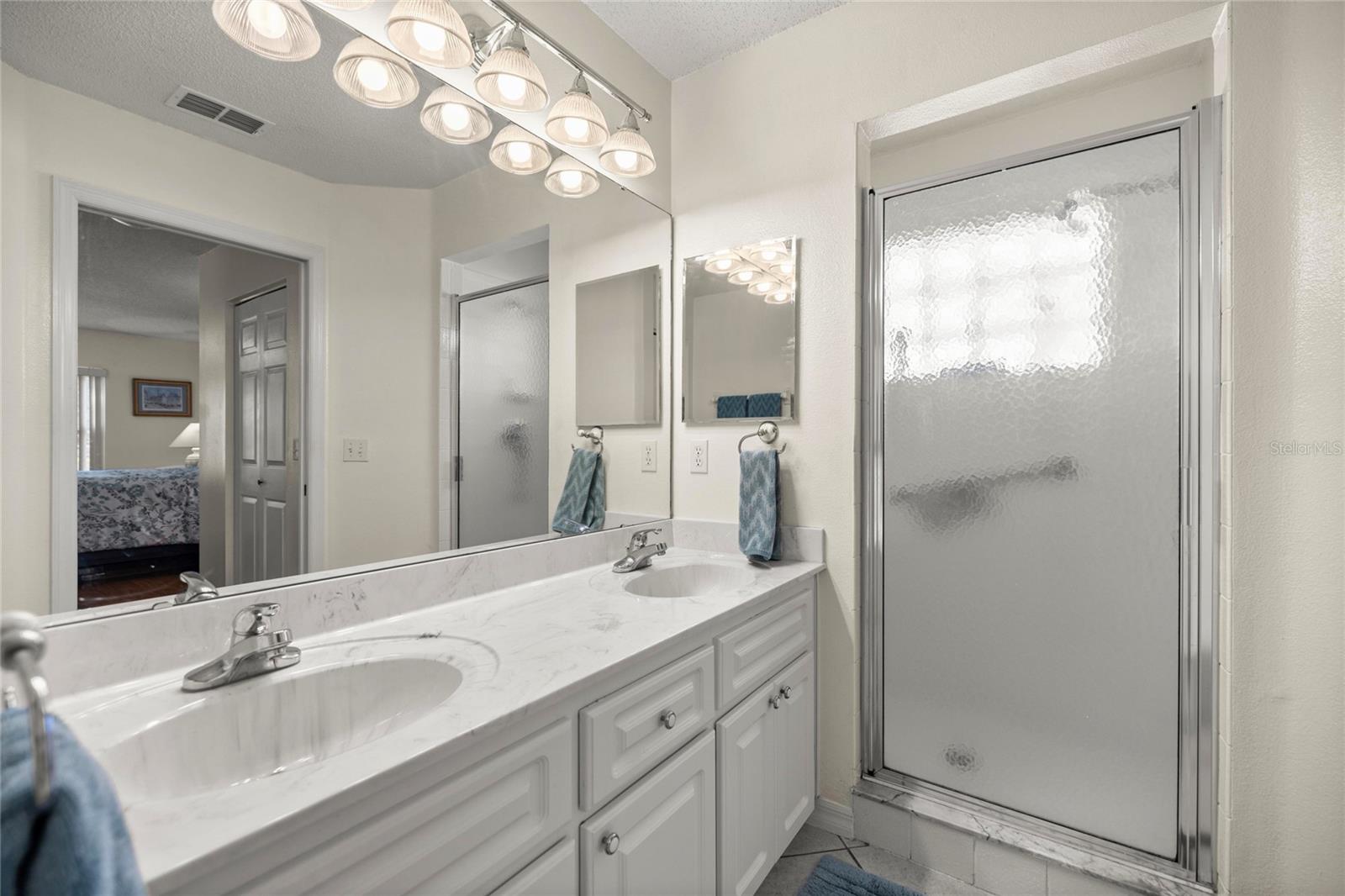 Image 17 of 51 For 9452 93rd Loop