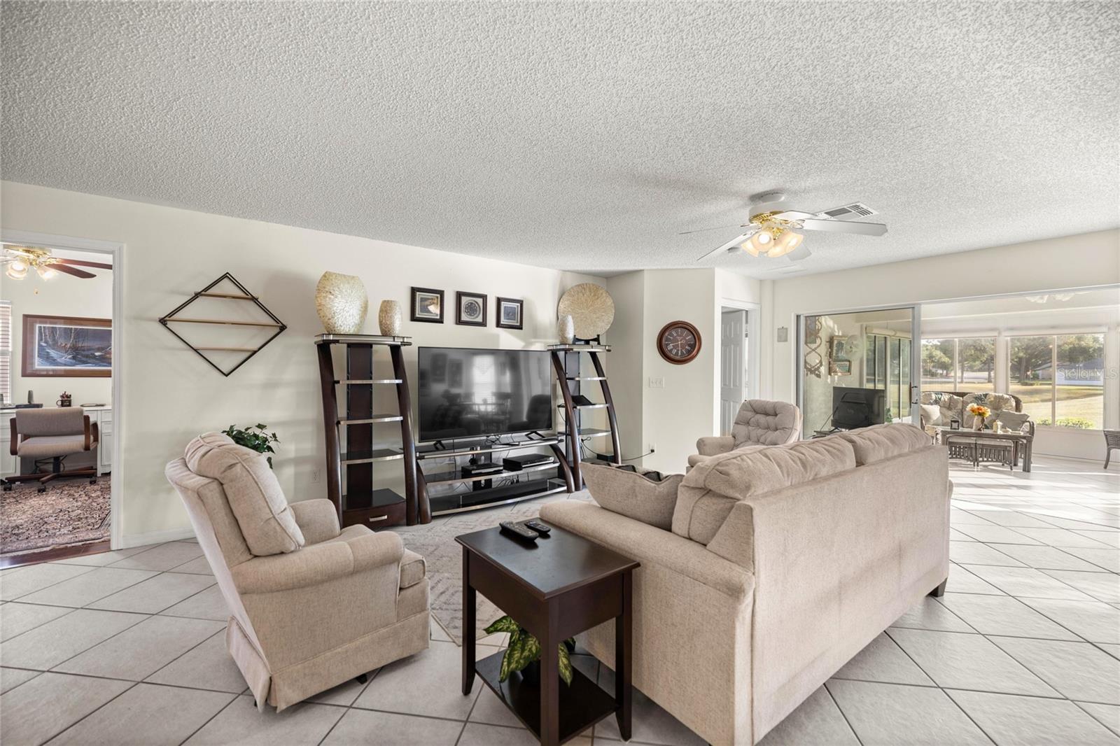 Image 5 of 51 For 9452 93rd Loop