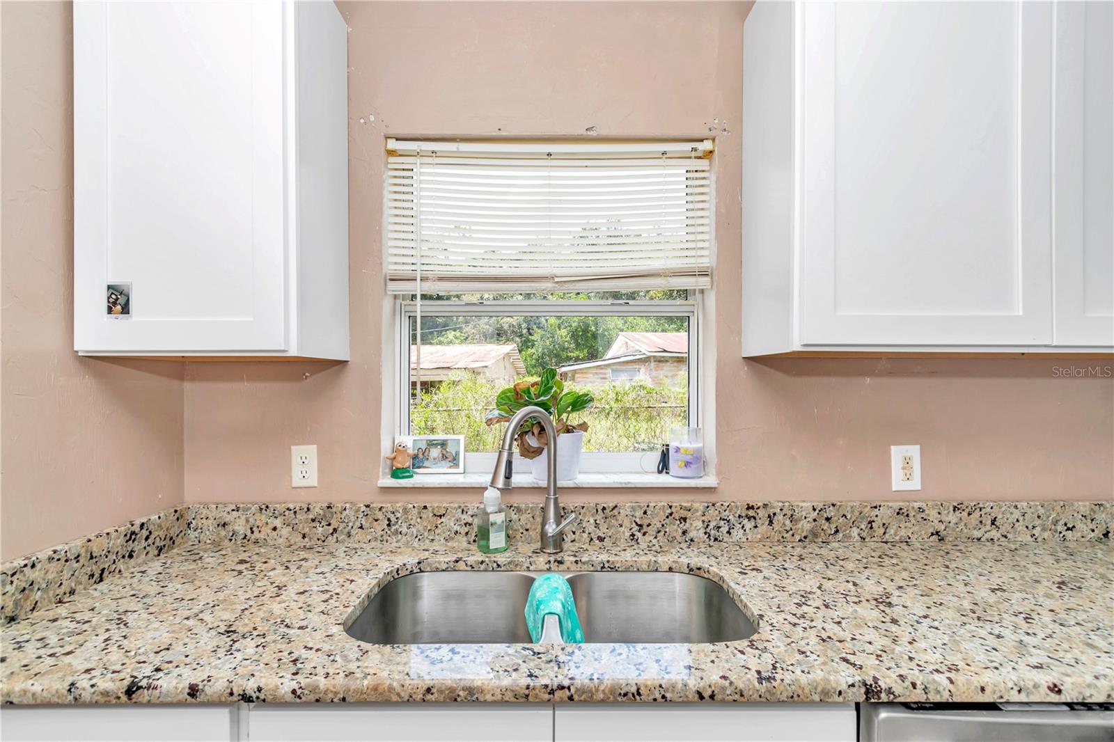 Listing photo id 10 for 1758 J Williams Lane