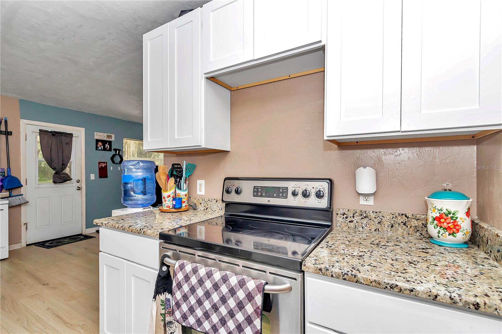 Listing photo id 12 for 1758 J Williams Lane