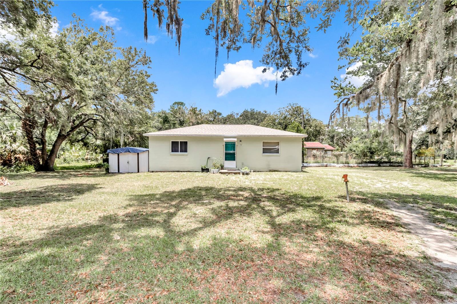 Listing photo id 3 for 1758 J Williams Lane