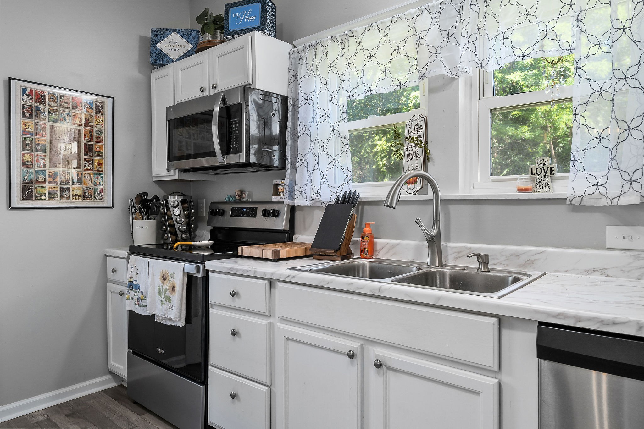 Image 13 of 27 For 6057 39th Avenue