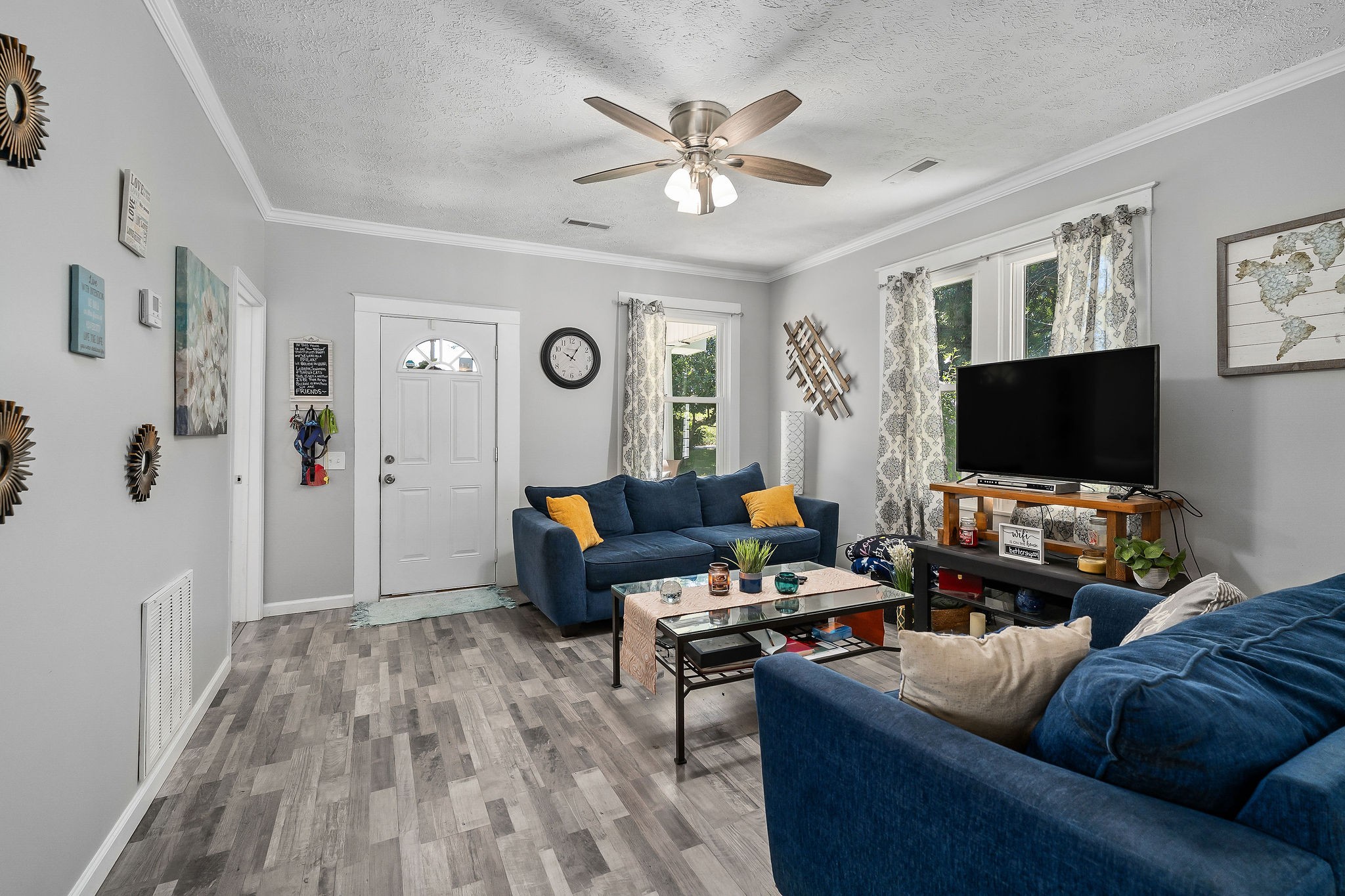 Image 5 of 27 For 6057 39th Avenue