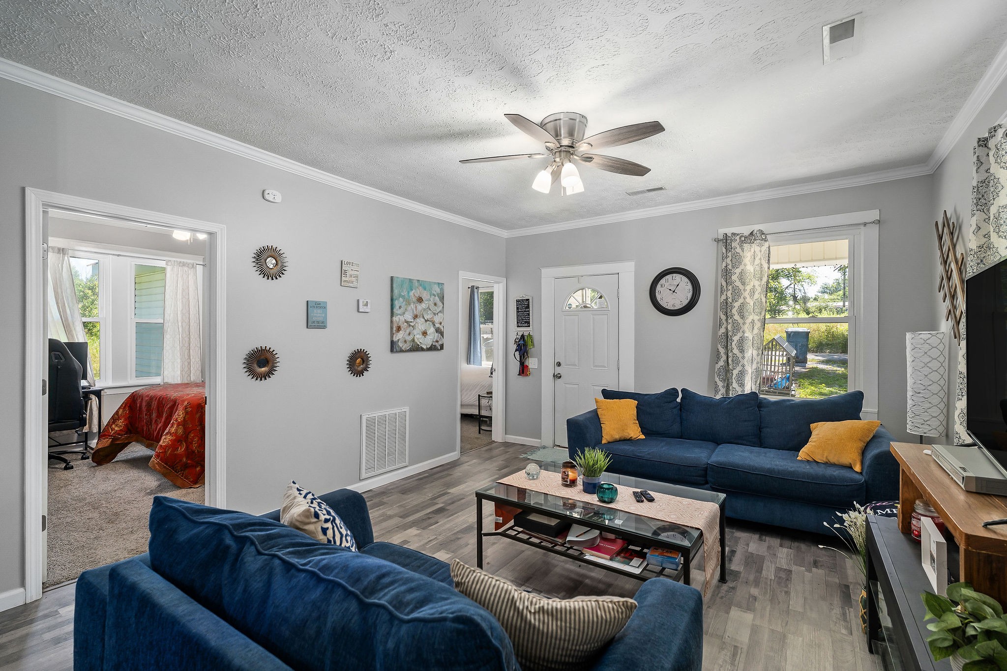 Image 6 of 27 For 6057 39th Avenue