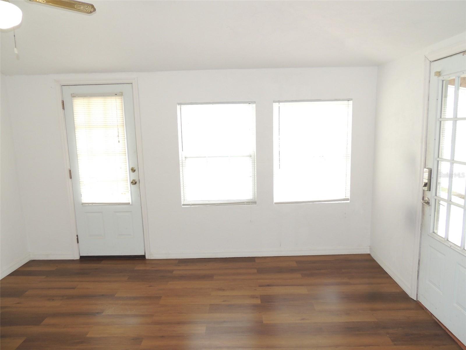 Image 10 of 23 For 219 3rd Avenue