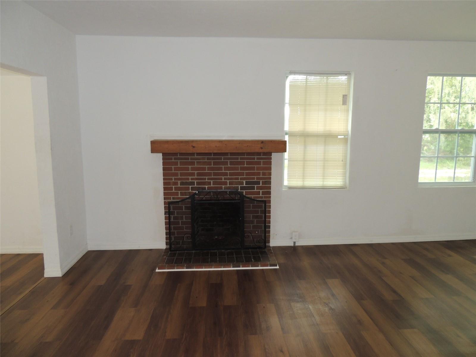 Image 12 of 23 For 219 3rd Avenue