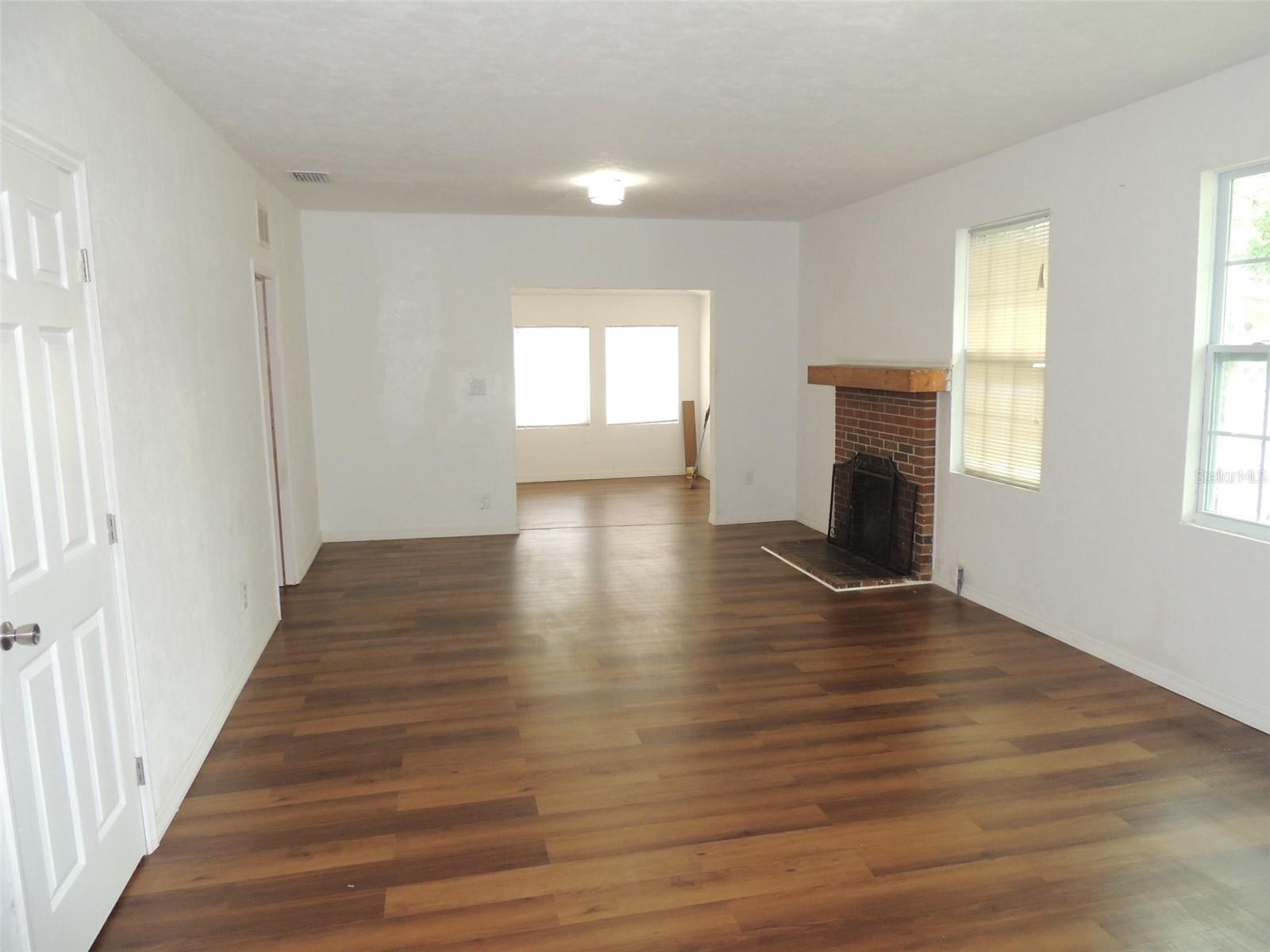 Image 13 of 23 For 219 3rd Avenue