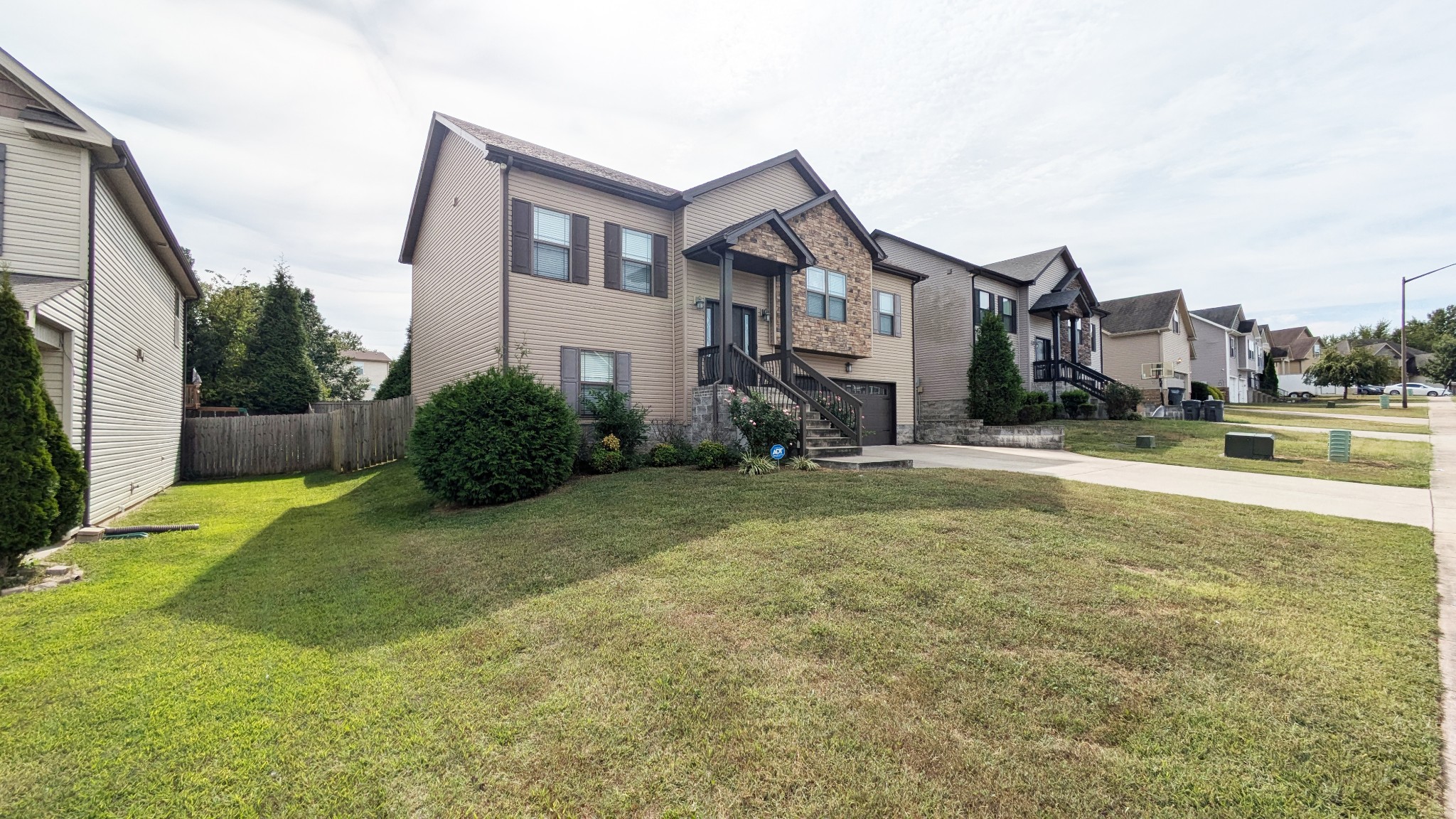 Image 3 of 37 For 19436 Sw 78th Pl